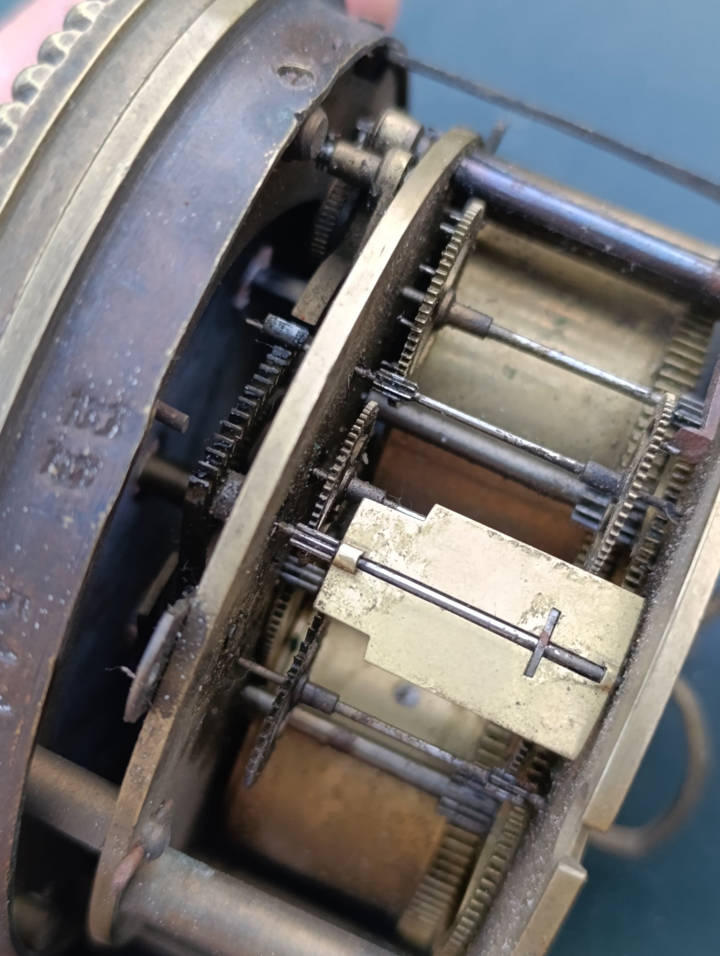 Cadran d'horloge ancienne E. & P. Barrard & Cie Paris en émail avec mécanisme
