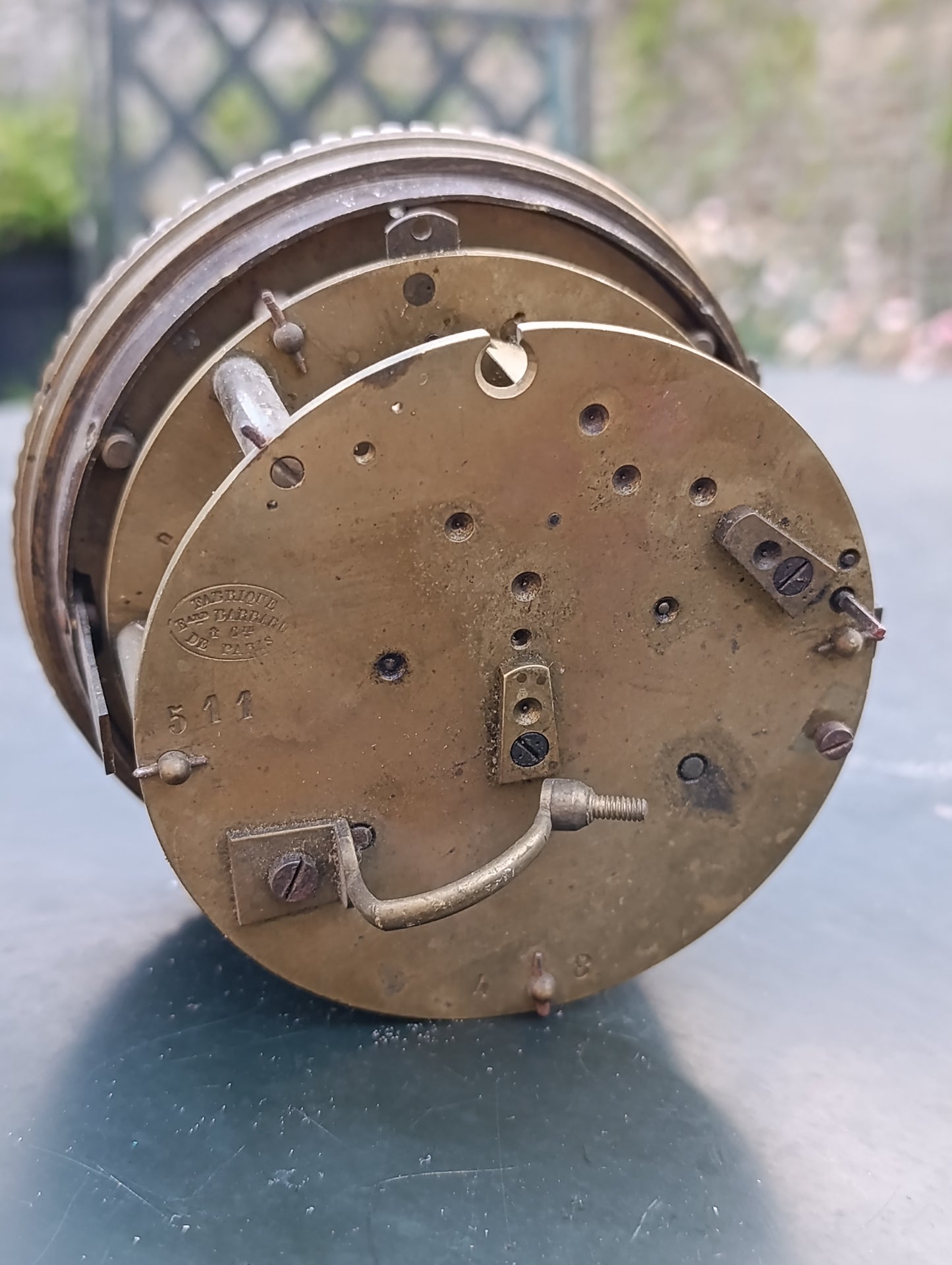 Cadran d'horloge ancienne E. & P. Barrard & Cie Paris en émail avec mécanisme