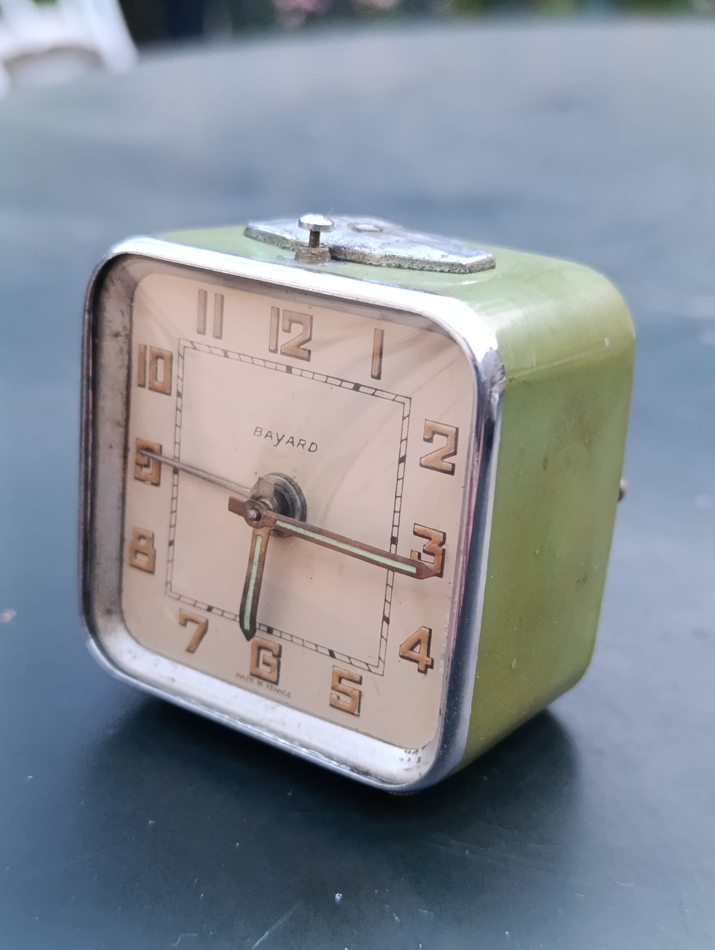 Réveil mécanique Bayard vintage Made in France vert