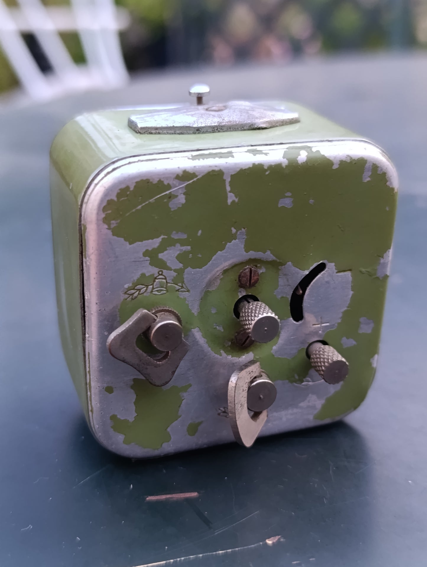 Réveil mécanique Bayard vintage Made in France vert