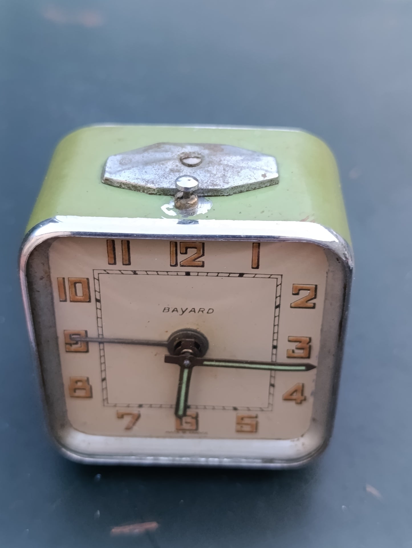 Réveil mécanique Bayard vintage Made in France vert
