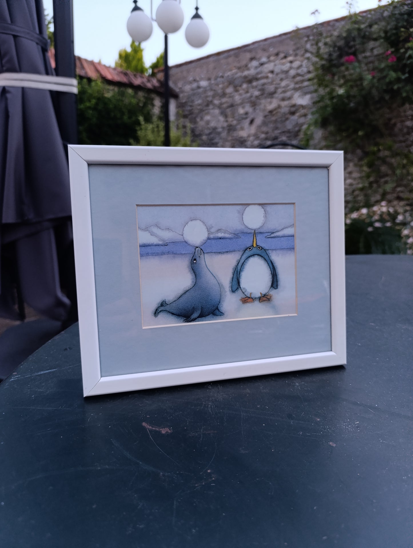 Lot de 2 illustrations encadrées Pingouins – Imprimés décoratifs style enfant – Cadres blancs 24 × 20 cm