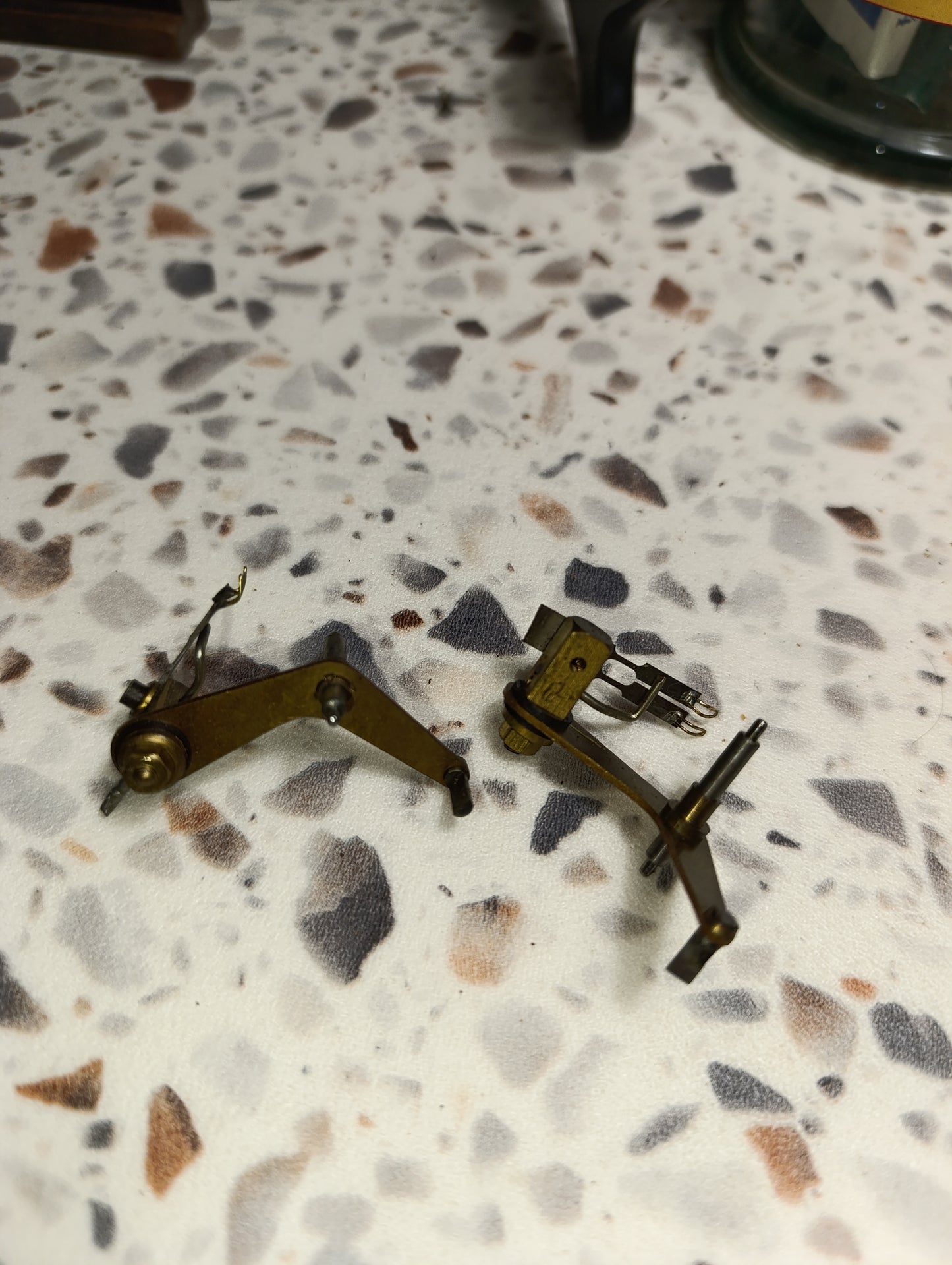 Lot de 2 pièces mécanisme pour horlogerie électrique ancienne