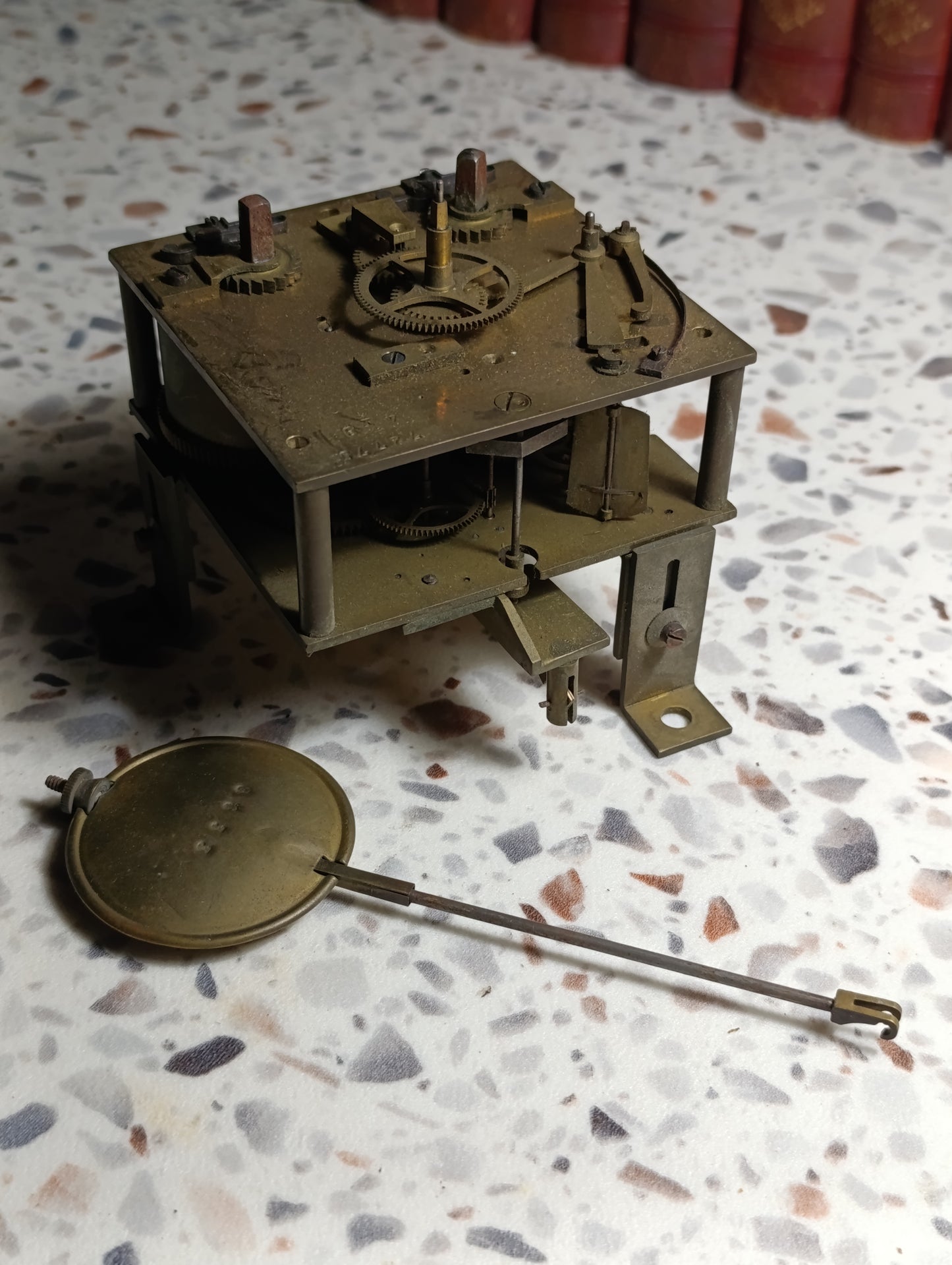 Mécanisme de pendule ancienne Japy avec balancier et suspension