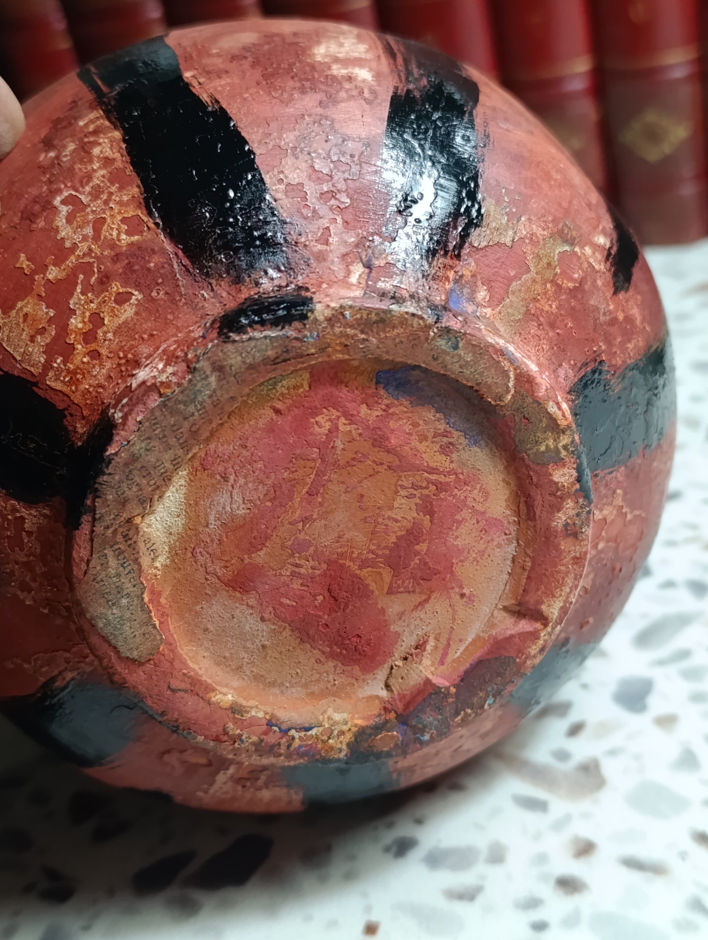 Lot de 2 vases anciens en terre cuite peinte noire – Décor artisanal 14 cm