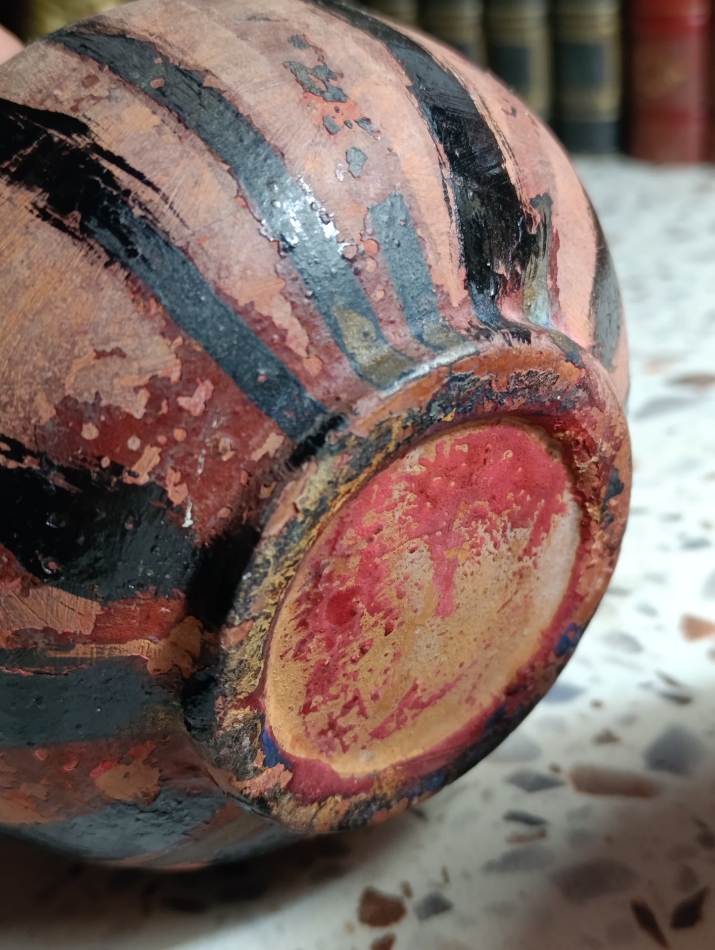 Lot de 2 vases anciens en terre cuite peinte noire – Décor artisanal 14 cm