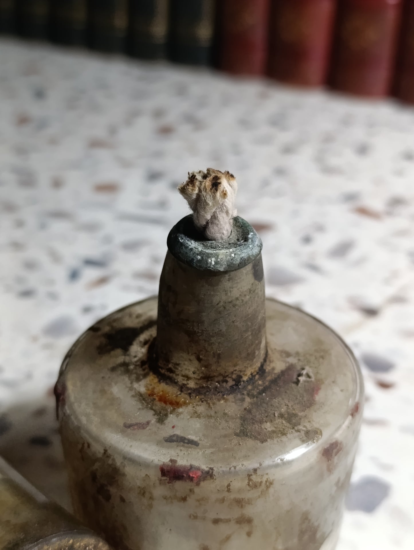 Ancienne lampe chalumeau d'horloger en verre – Stock d'horlogerie – En l'état
