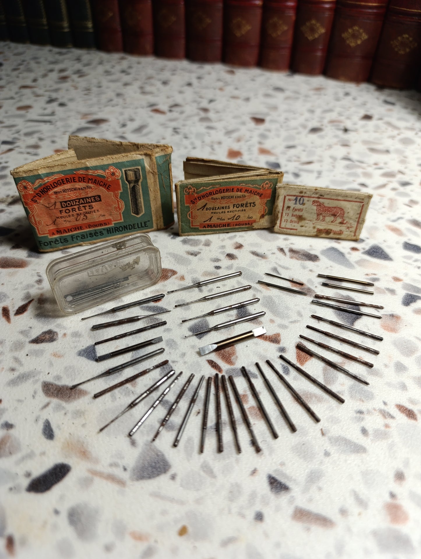 Lot de forets et fraises d'horlogerie anciens – Maiche « Hirondelle » – Ancien stock d'atelier