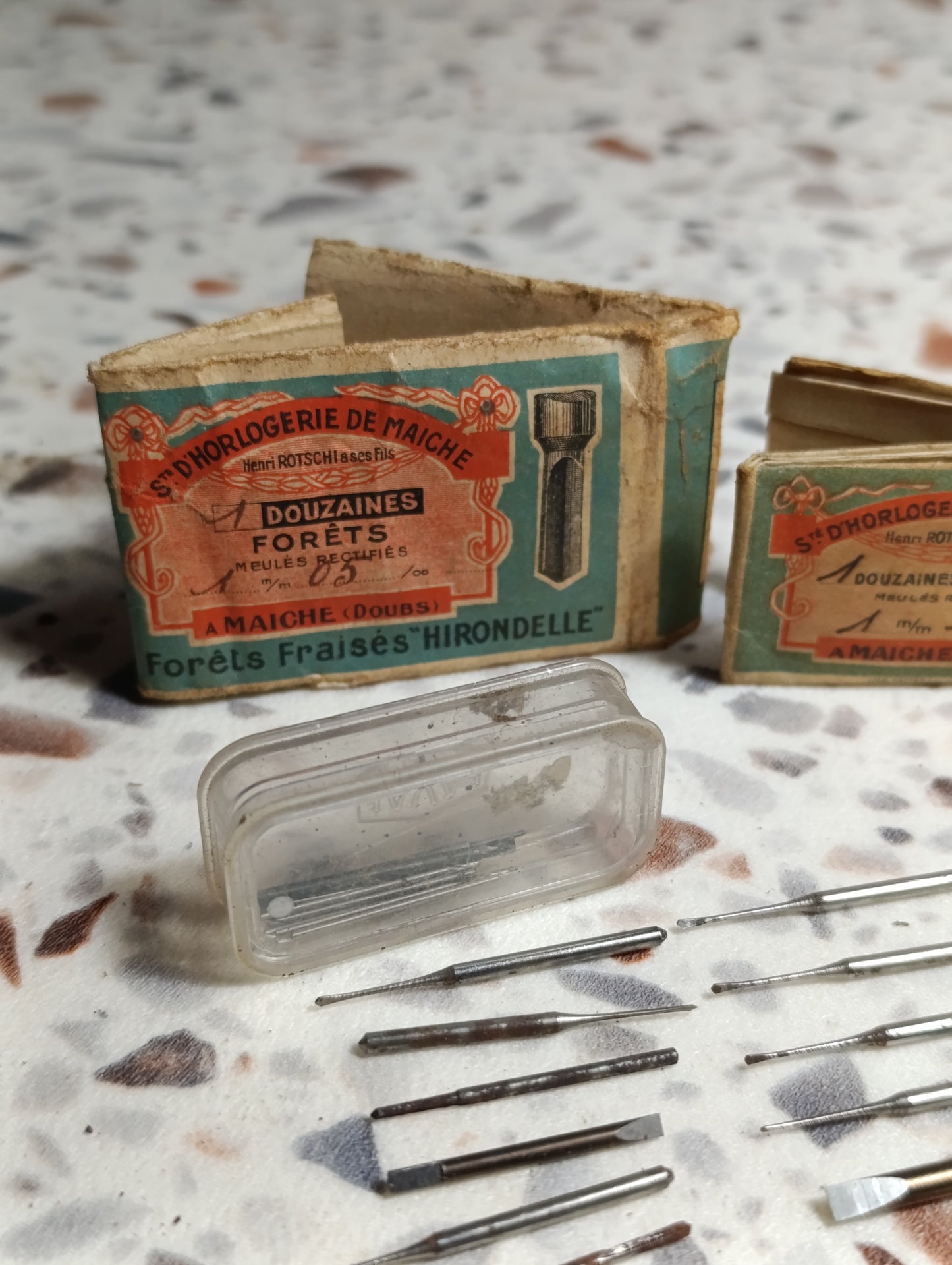 Lot de forets et fraises d'horlogerie anciens – Maiche « Hirondelle » – Ancien stock d'atelier