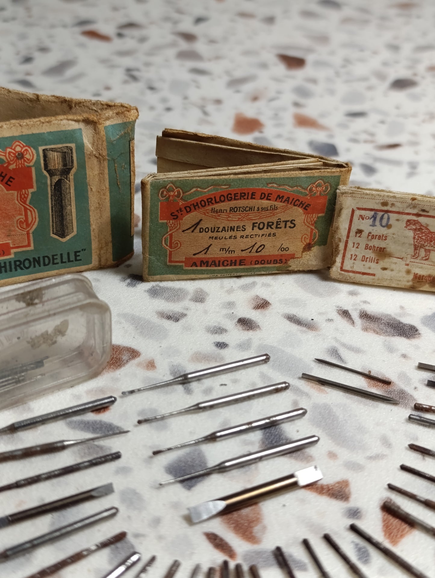 Lot de forets et fraises d'horlogerie anciens – Maiche « Hirondelle » – Ancien stock d'atelier