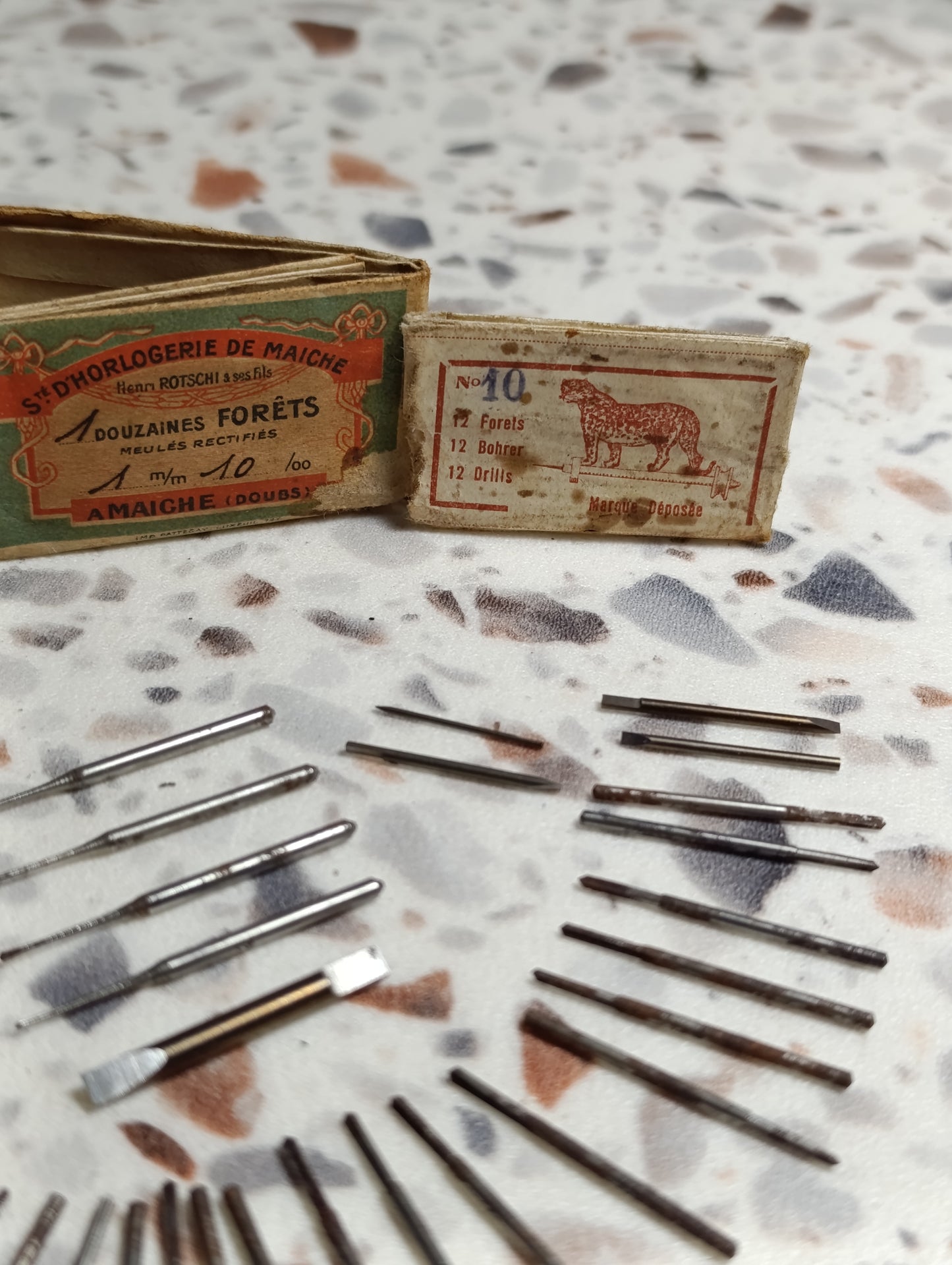 Lot de forets et fraises d'horlogerie anciens – Maiche « Hirondelle » – Ancien stock d'atelier