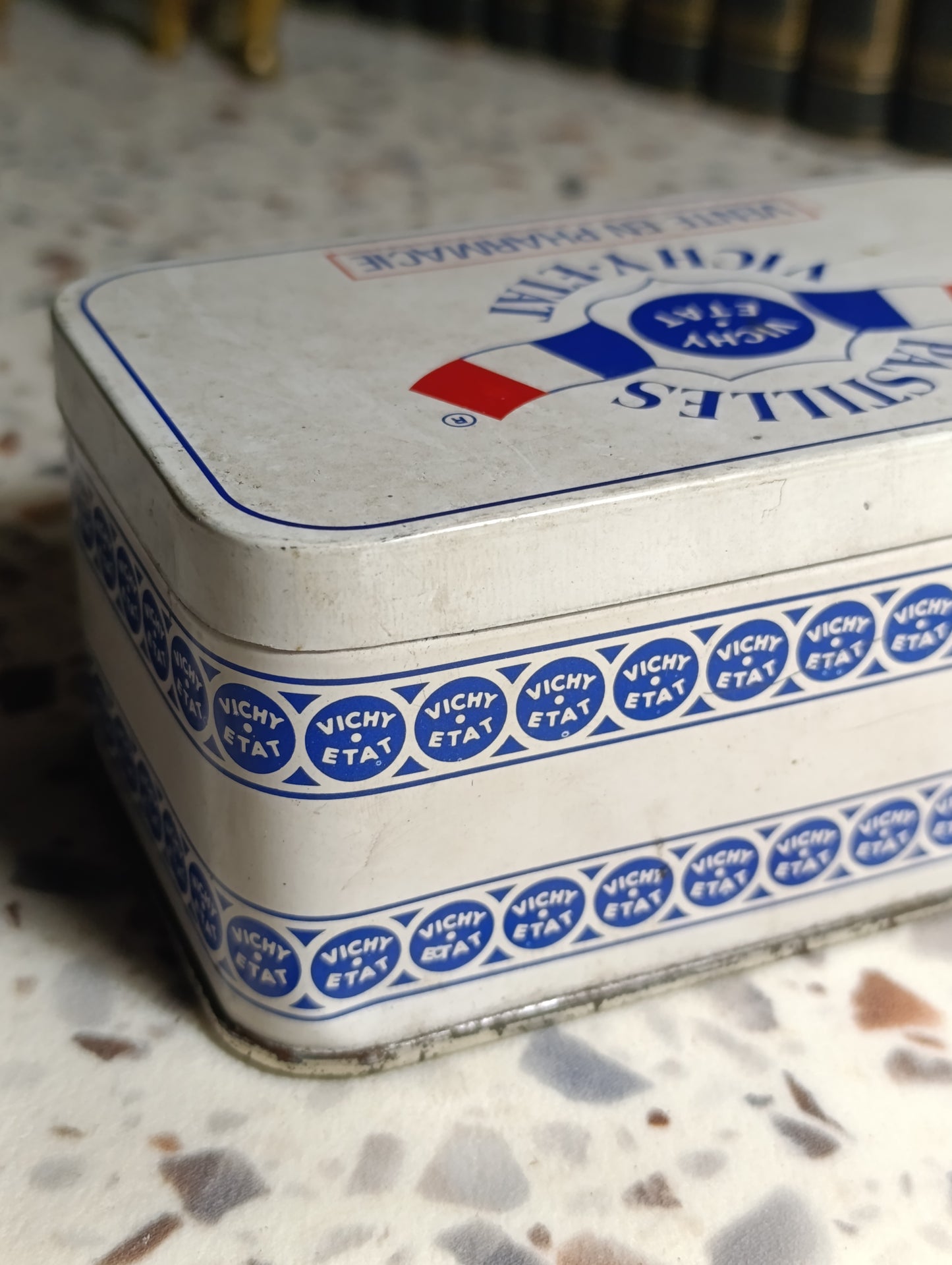Boîte métallique Pastilles Vichy État – Vente en pharmacie – Boîte publicitaire vintage