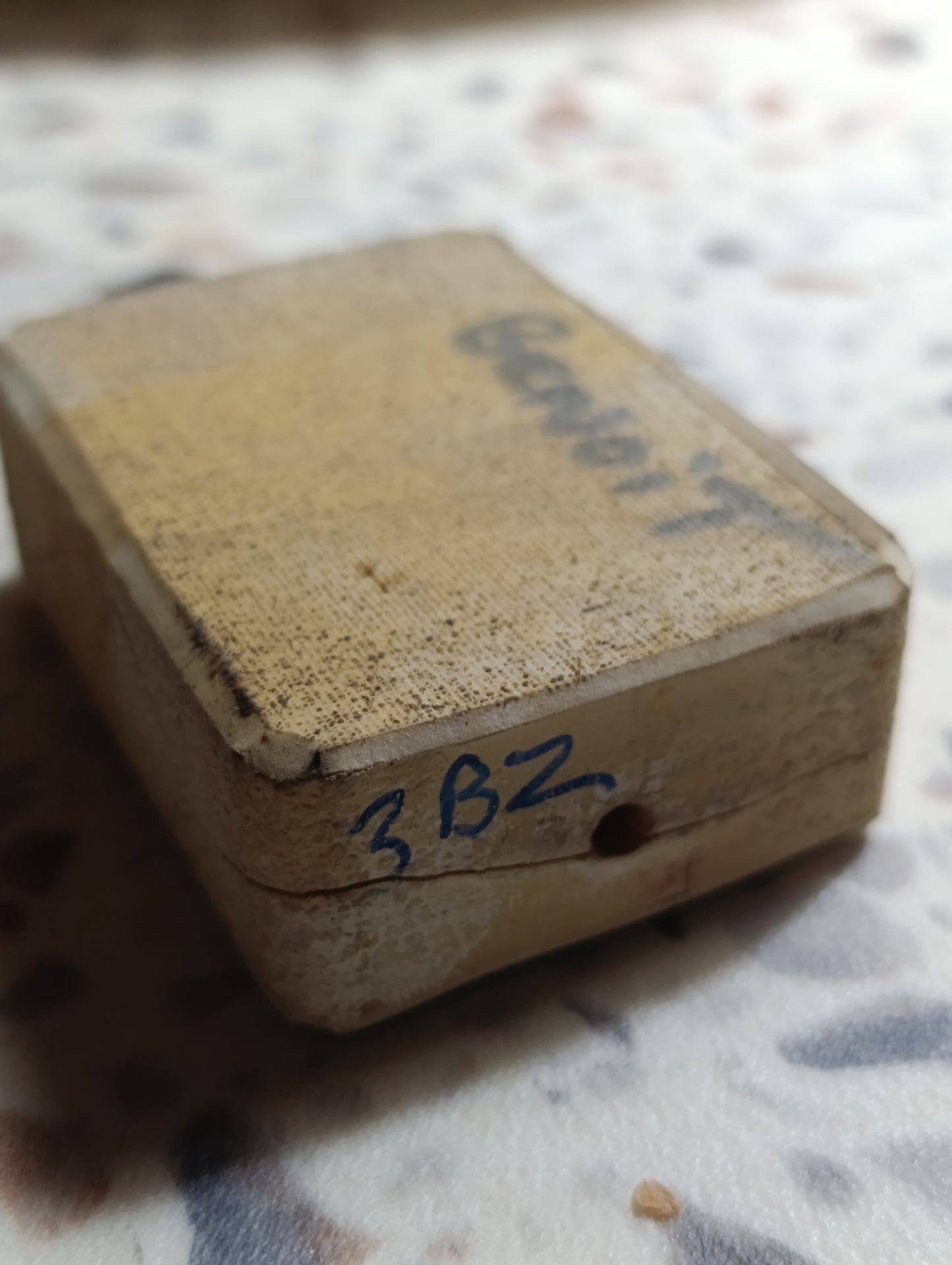 Lot de 6 moules anciens d'horlogerie en plâtre et terre cuite
