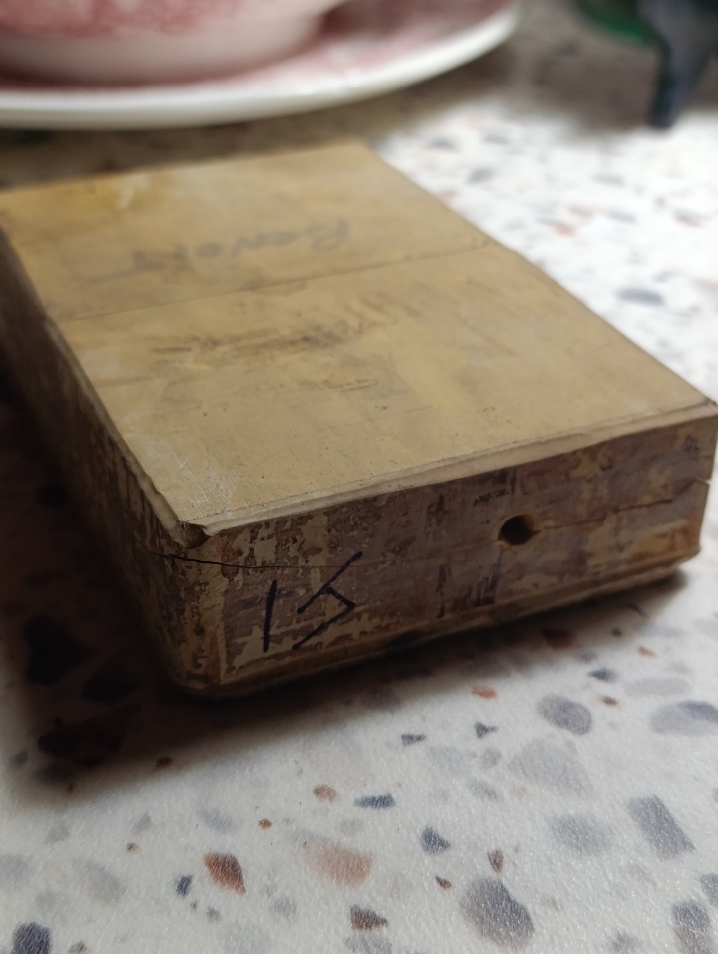 Lot de 4 moules anciens d'horlogerie en résine, vendus en un seul lot.