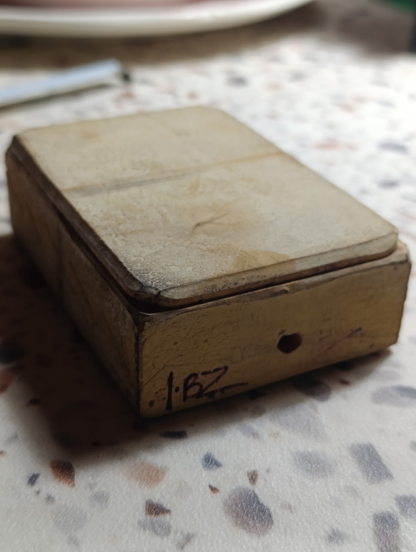 Lot de 4 moules anciens d'horlogerie en résine, vendus en un seul lot.