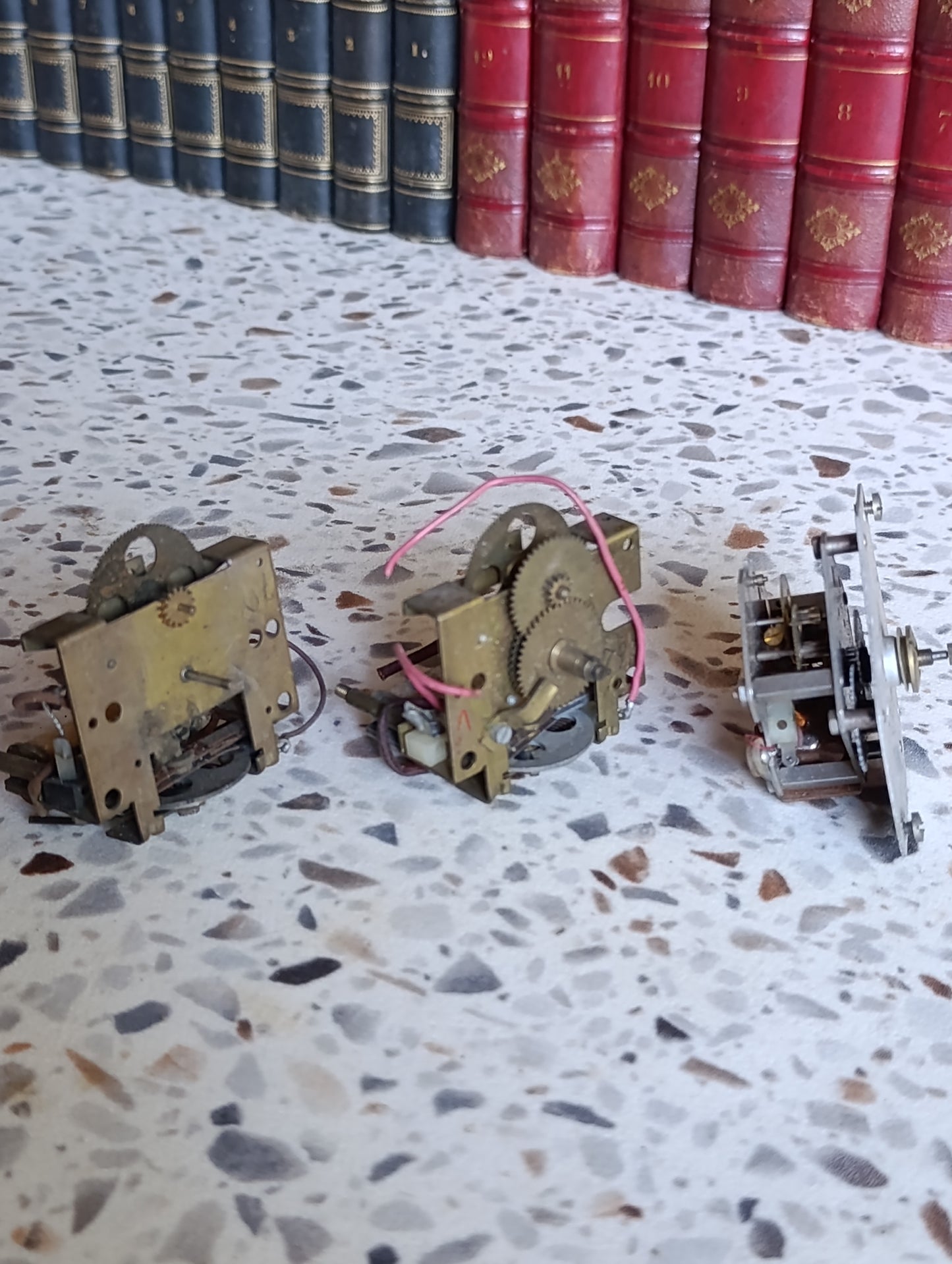 Lot de 3 mouvements d’horloge électrique anciens – Pour pièces ou restauration