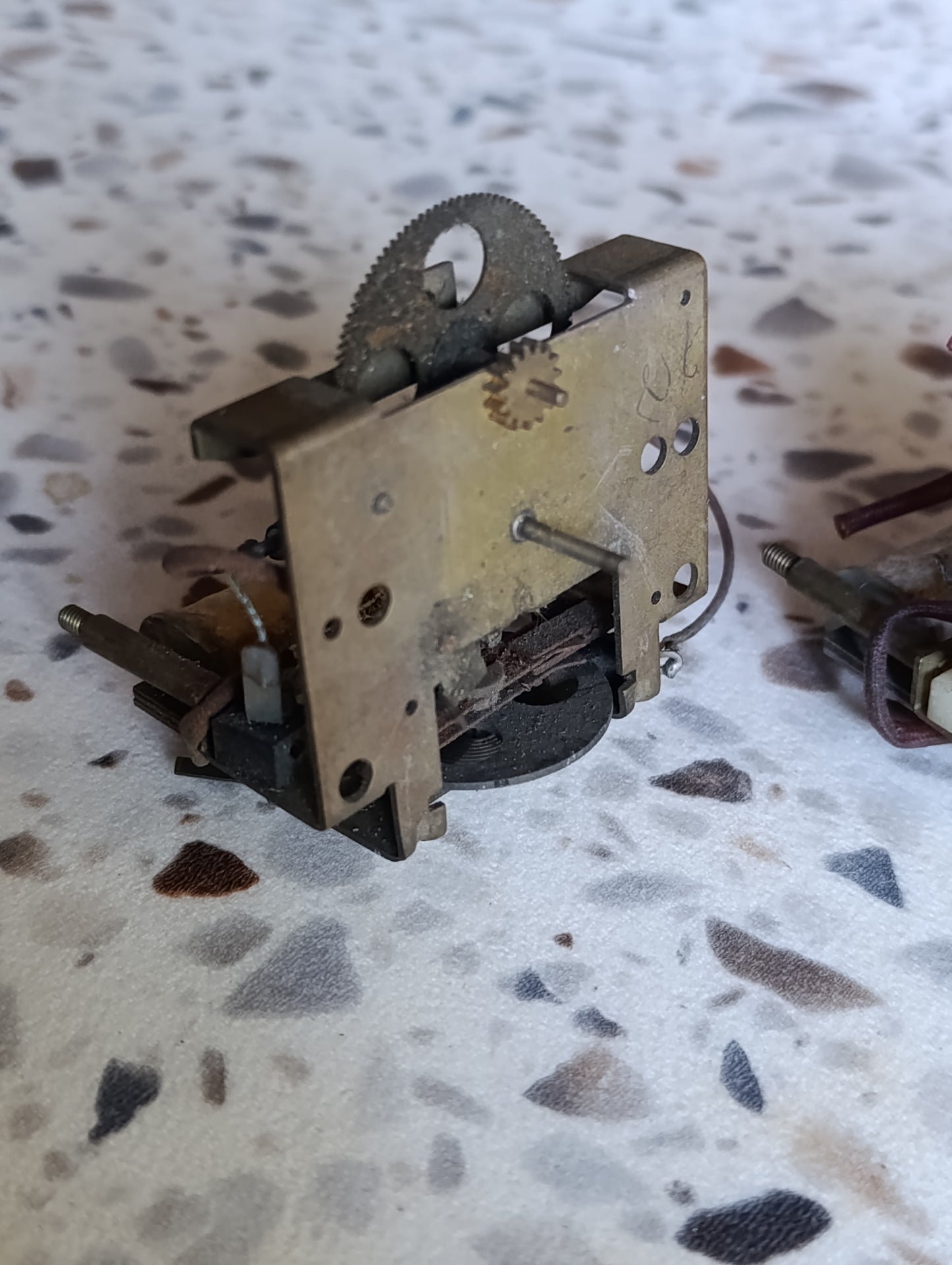 Lot de 3 mouvements d’horloge électrique anciens – Pour pièces ou restauration