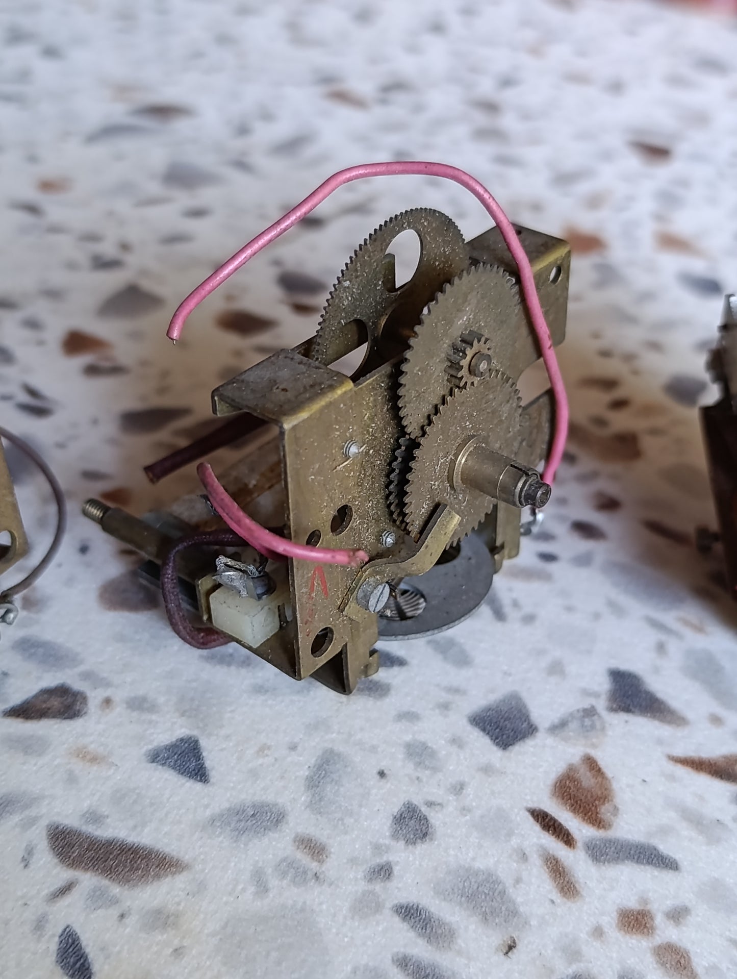 Lot de 3 mouvements d’horloge électrique anciens – Pour pièces ou restauration