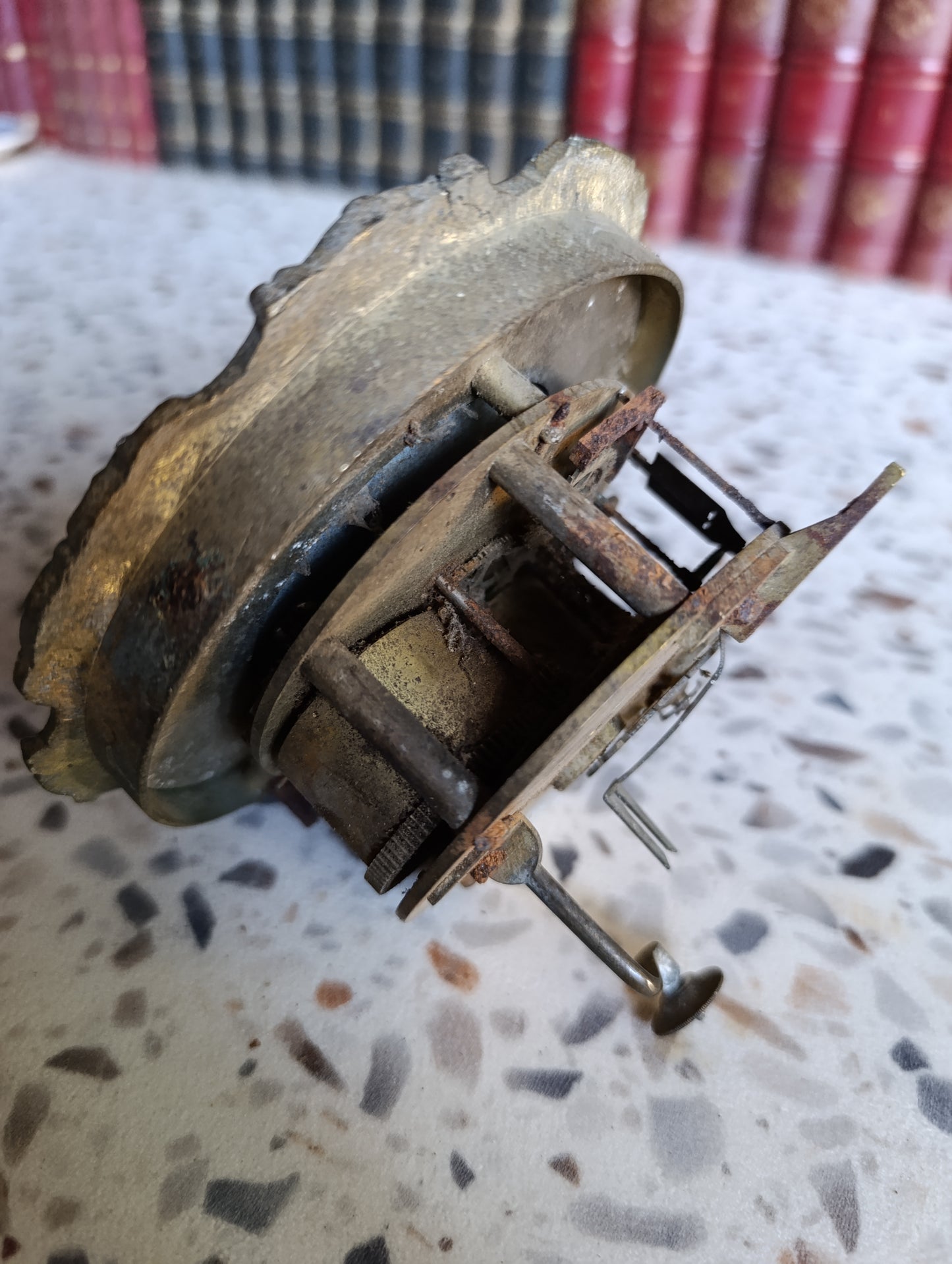 Mouvement d'horloge ancien avec cadran émaillé et entourage en bronze – Pour pièces ou restauration