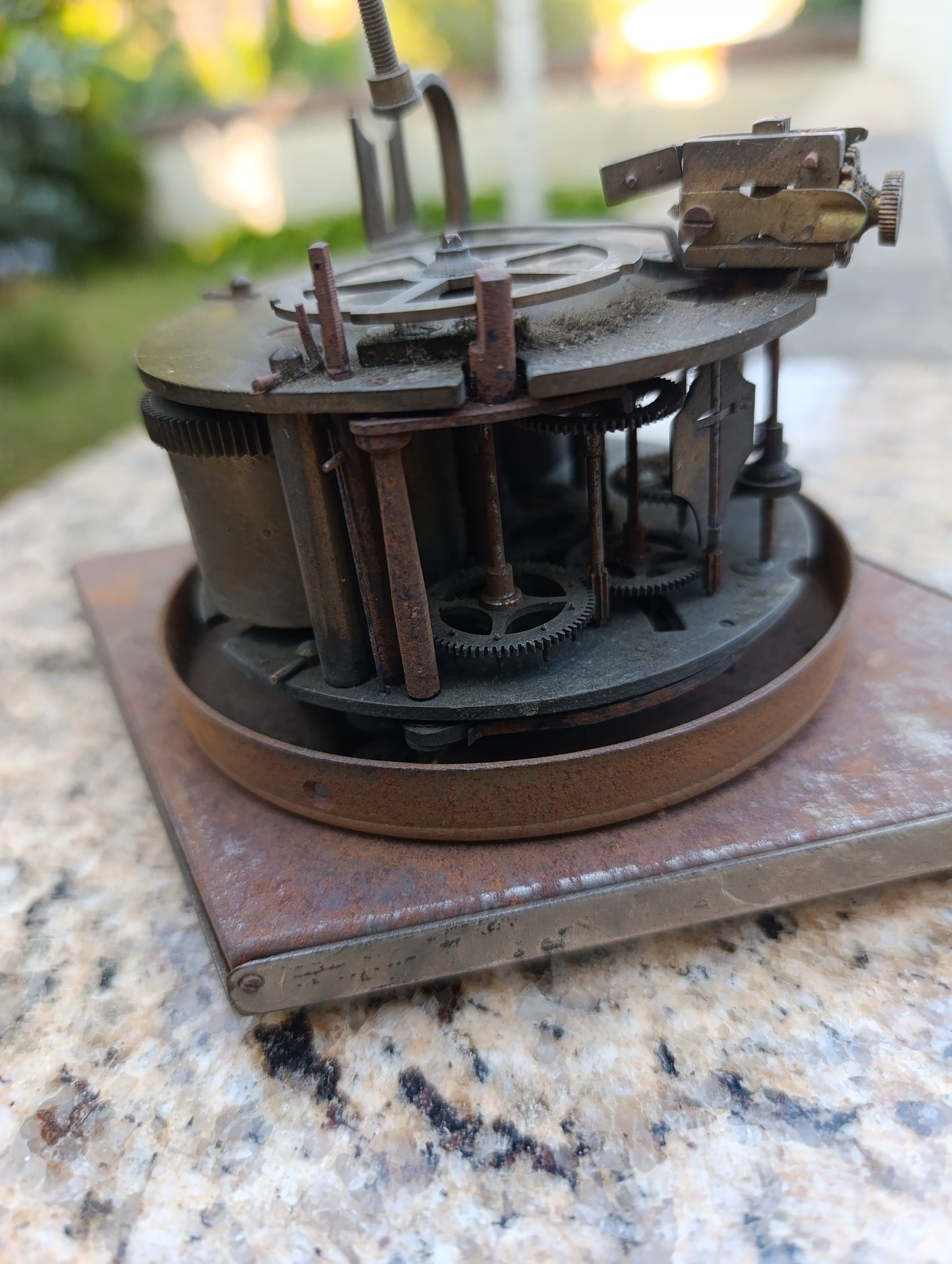 Réveil Jaz Art Déco carré mécanique – France – Pour pièces ou restauration