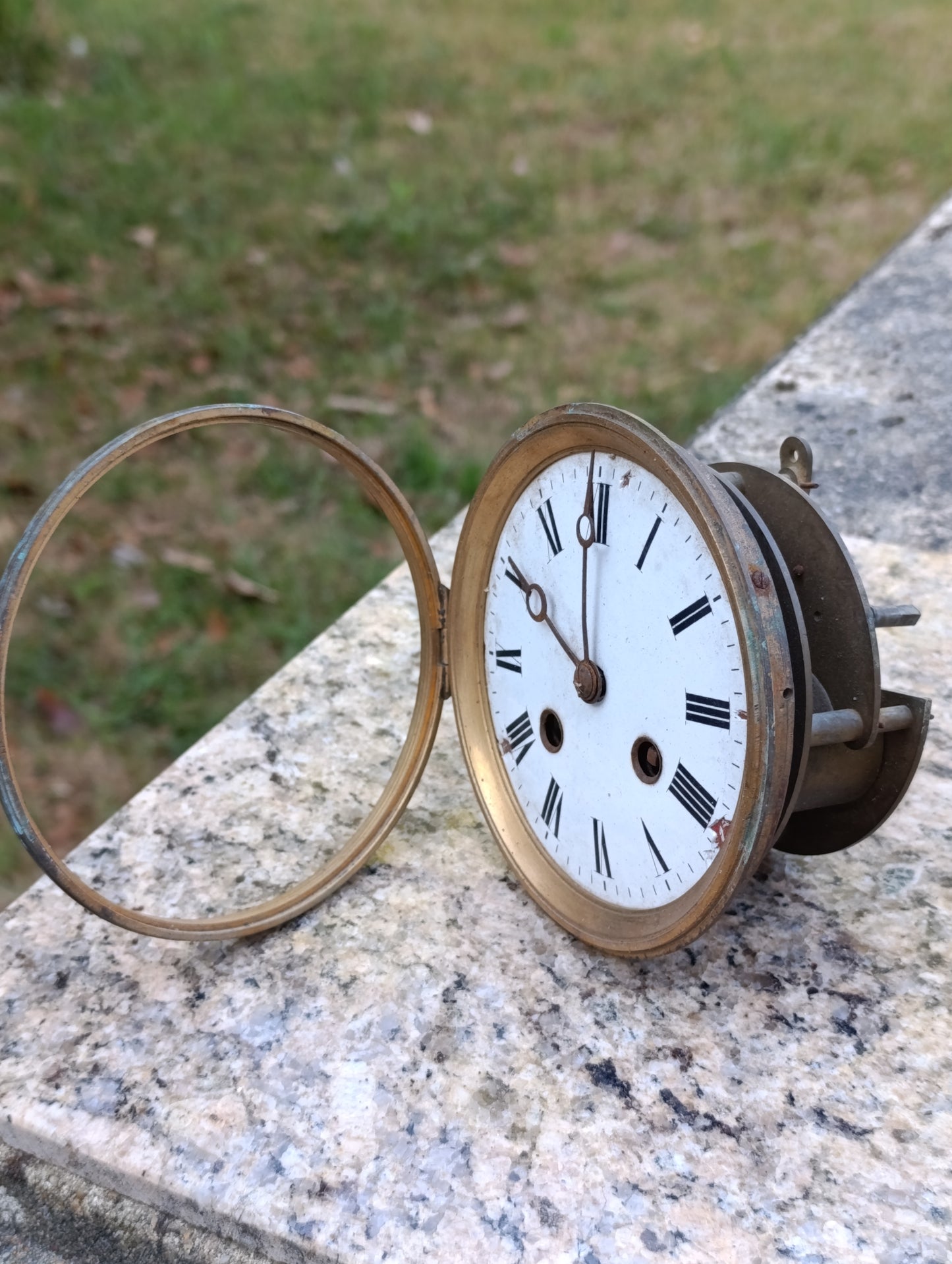Mouvement d’horloge ancien avec cadran émaillé 13 cm – Pour restauration
