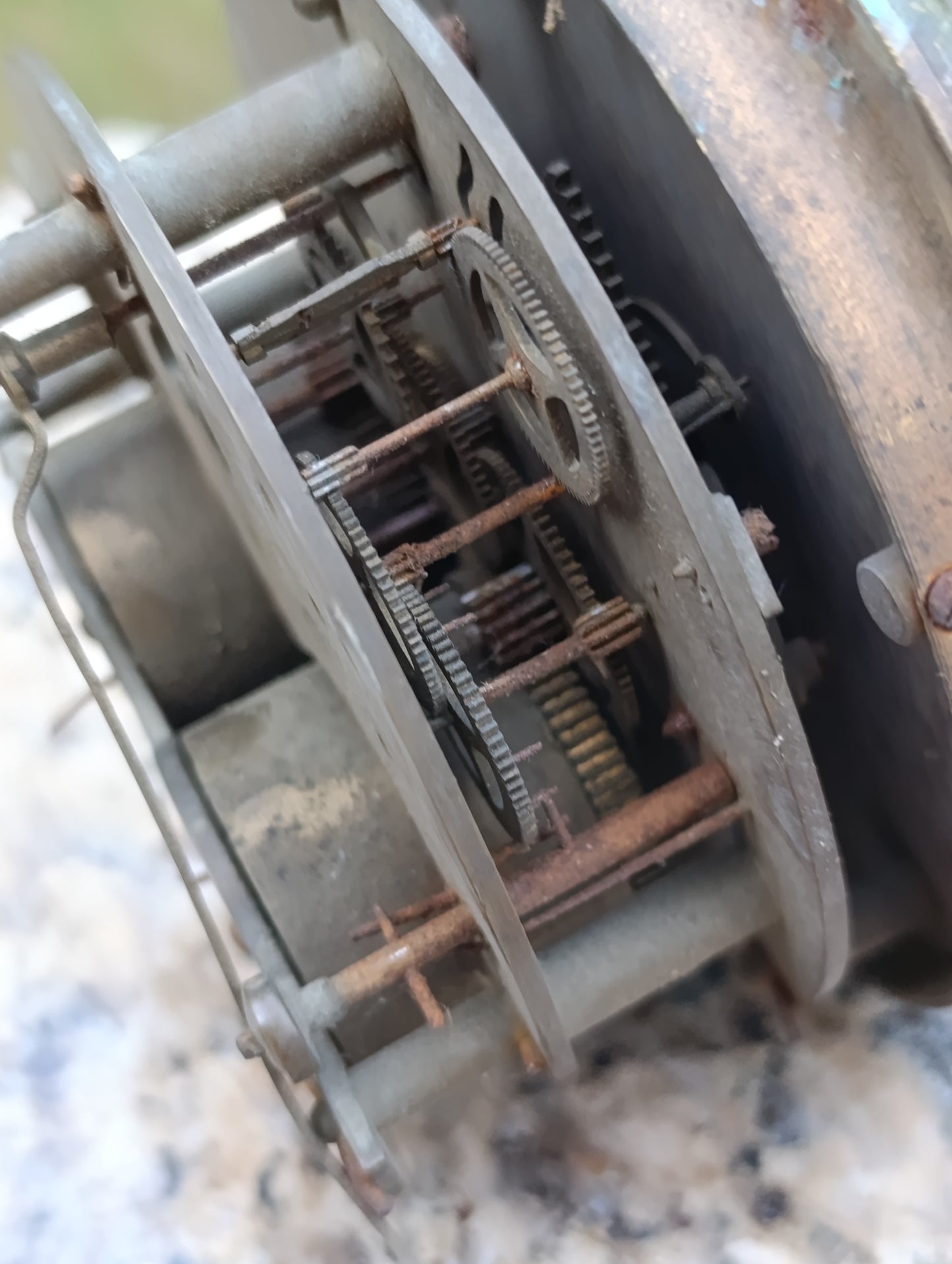 Mouvement d’horloge ancien avec cadran émaillé 13 cm – Pour restauration