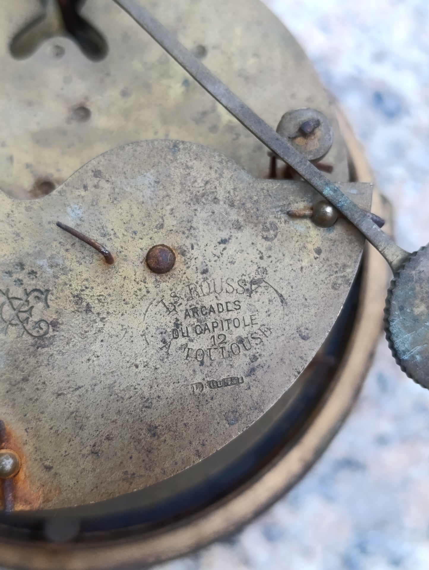 Mouvement d’horloge ancien avec cadran émaillé 13 cm – Pour restauration