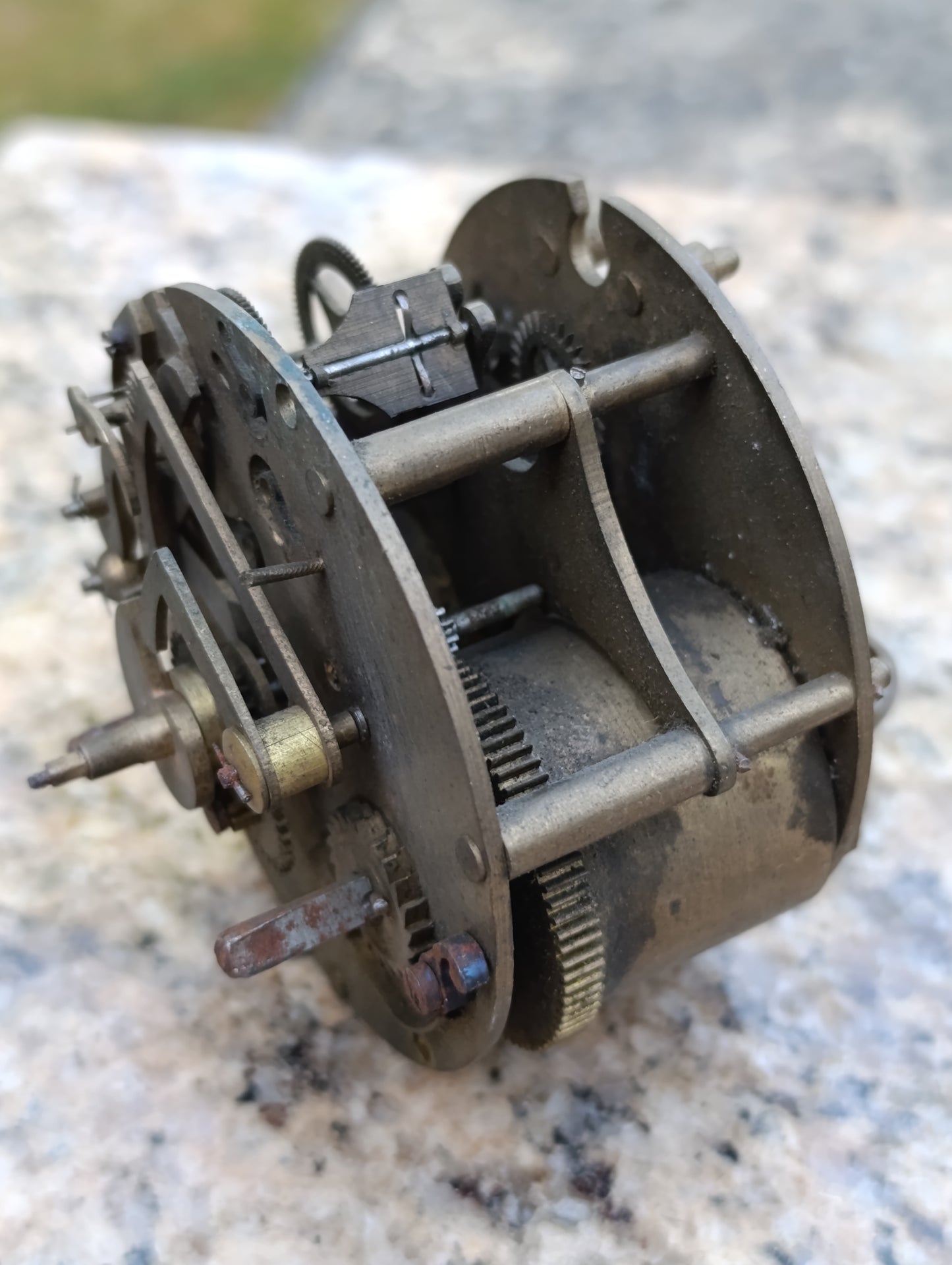 Mouvement d’horloge ancien mécanique 8,5 cm – Pour restauration