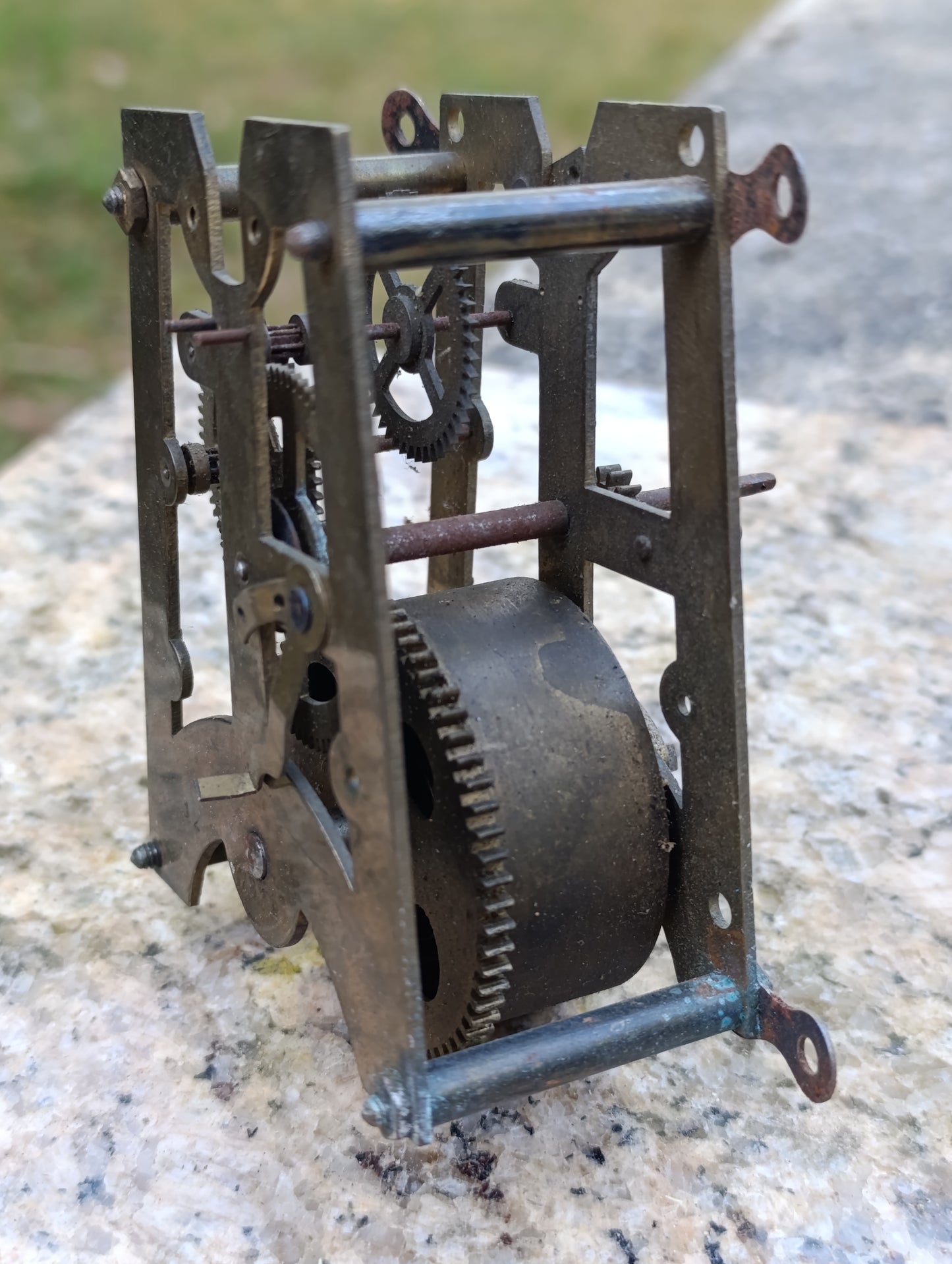 Mouvement d’horloge ancien mécanique 10 cm – Pour restauration