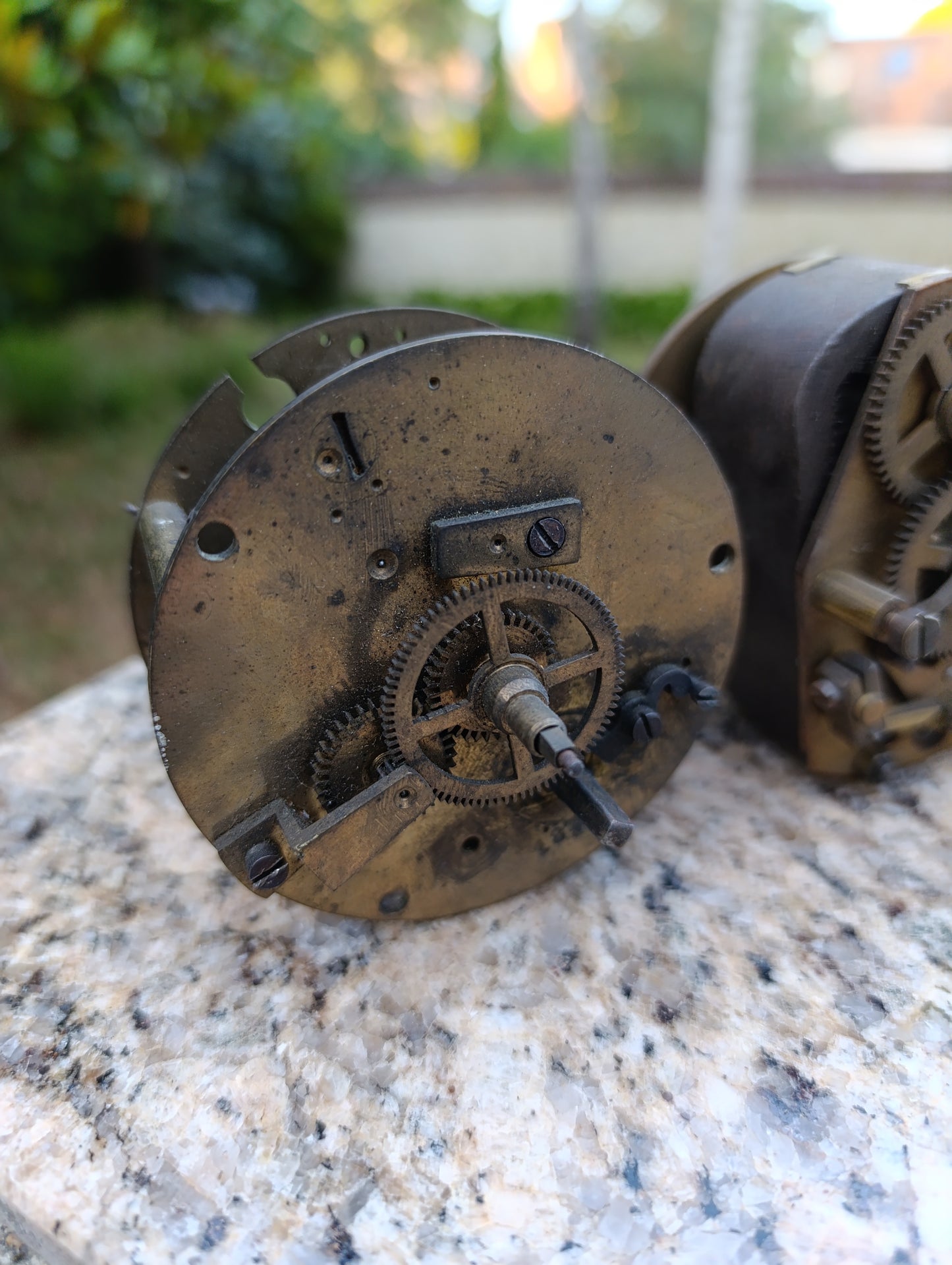 Lot de 3 mouvements d'horloge ancienne à restaurer ou pour pièces