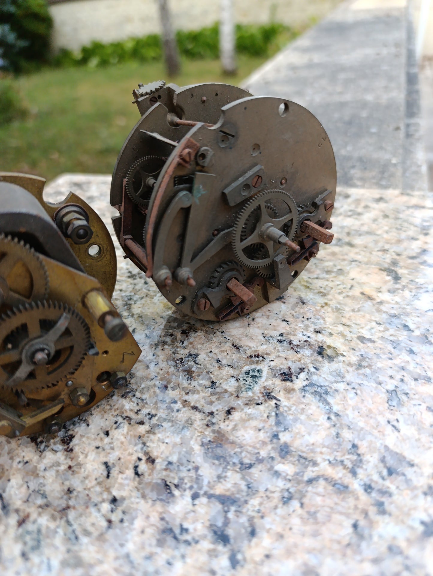 Lot de 3 mouvements d'horloge ancienne à restaurer ou pour pièces