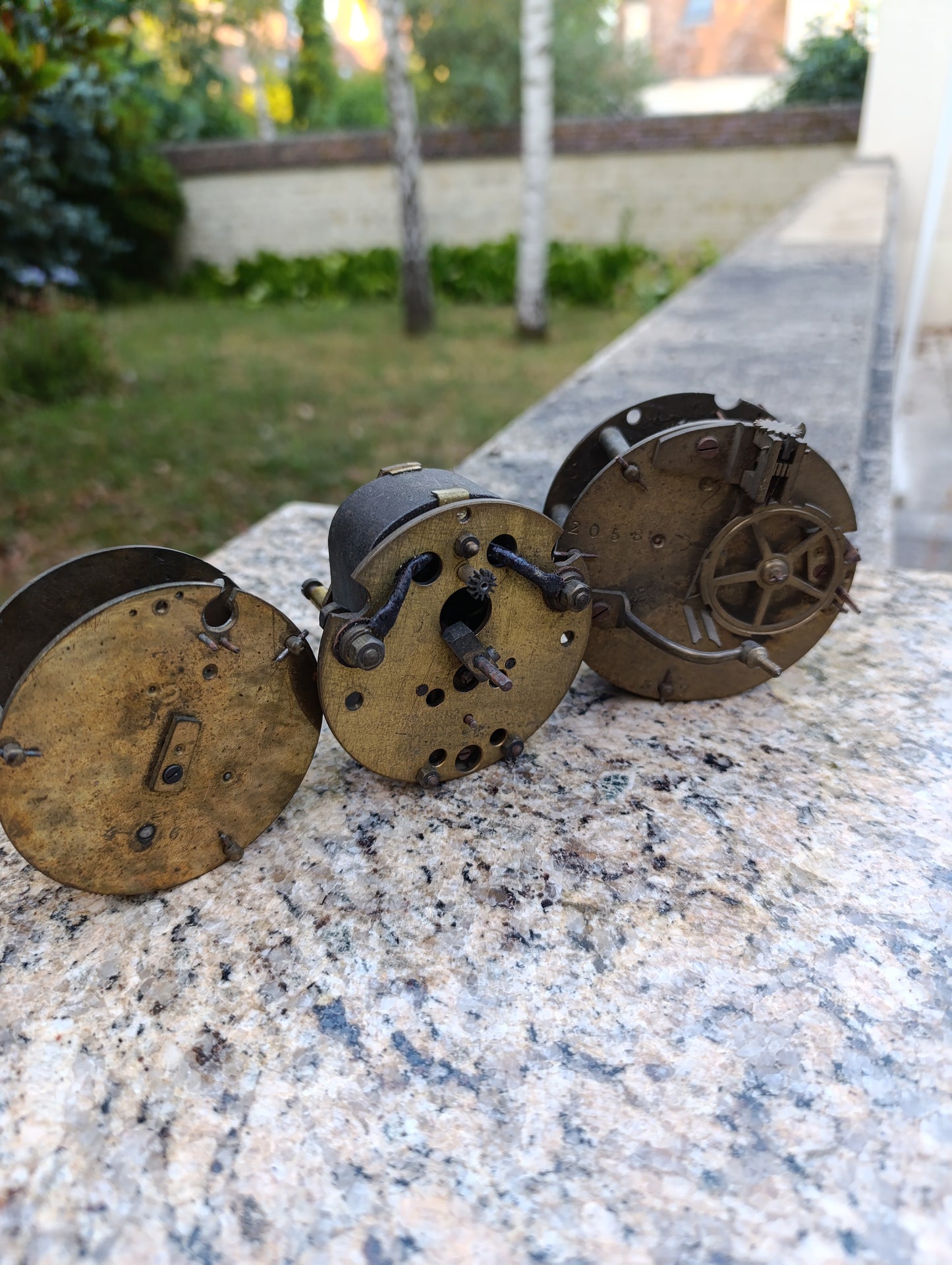 Lot de 3 mouvements d'horloge ancienne à restaurer ou pour pièces