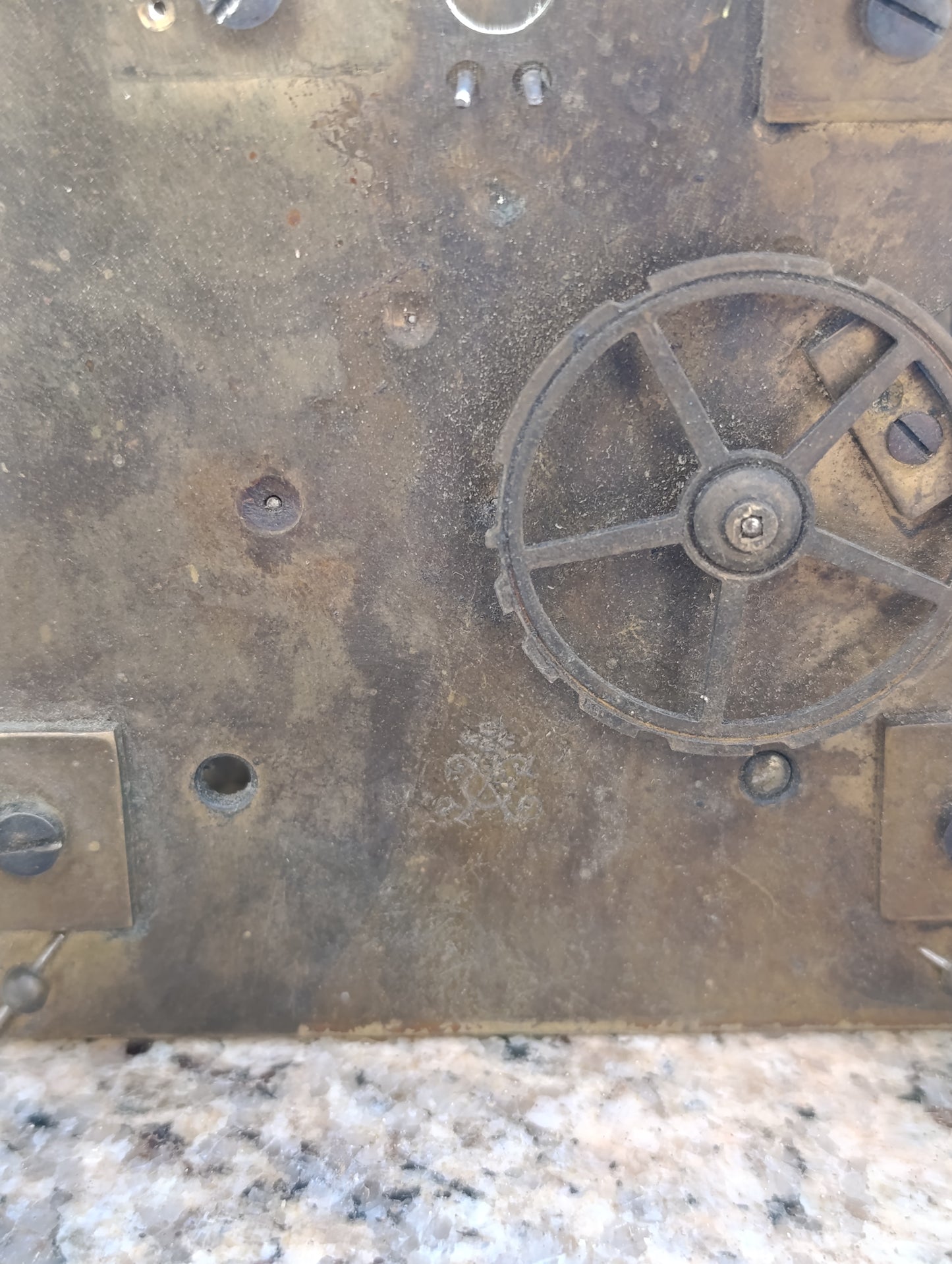 Lot de 2 mouvements d'horloge ancienne à restaurer ou pour pièces