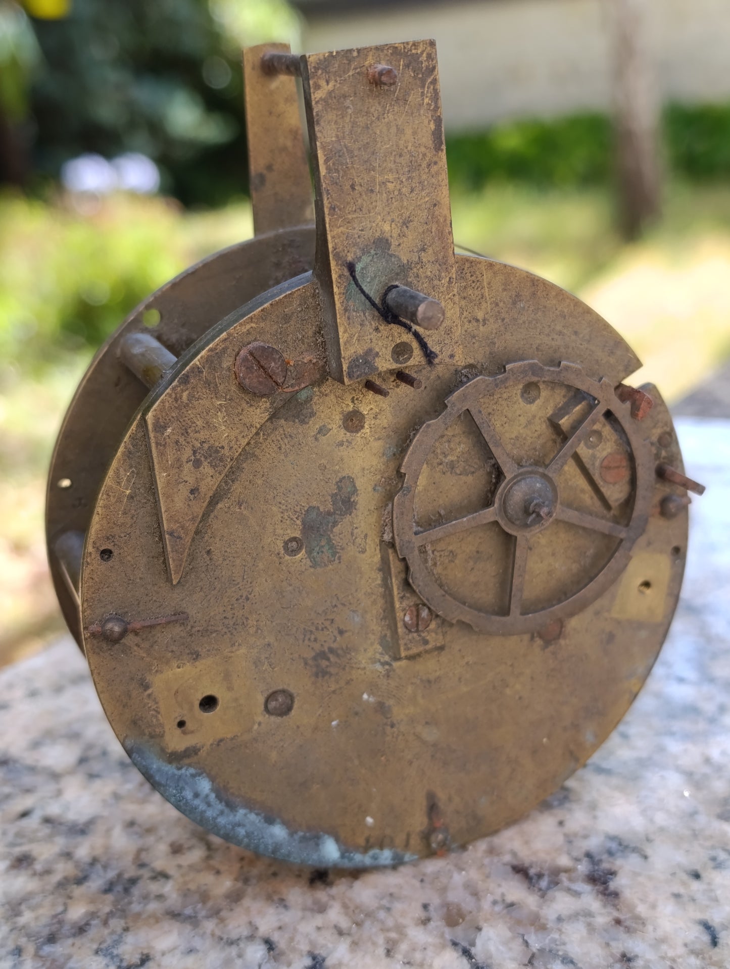 Mouvement d'horloge ancienne rond double barillet à restaurer ou pour pièces