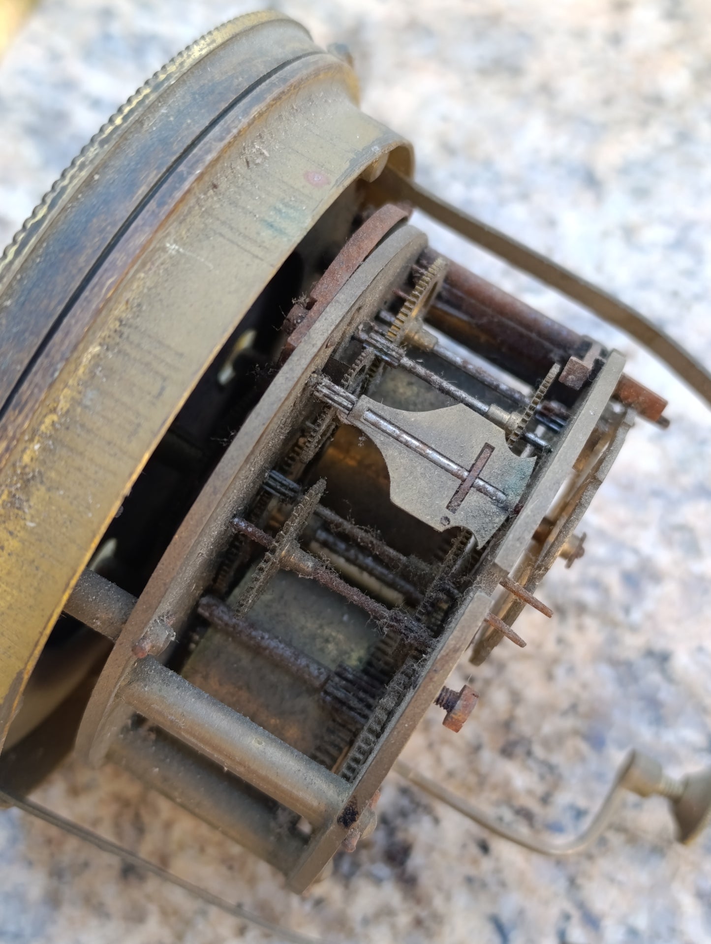 Mouvement de réveil / petite horloge ancien Bien Sac Paris à restaurer – cadran émaillé