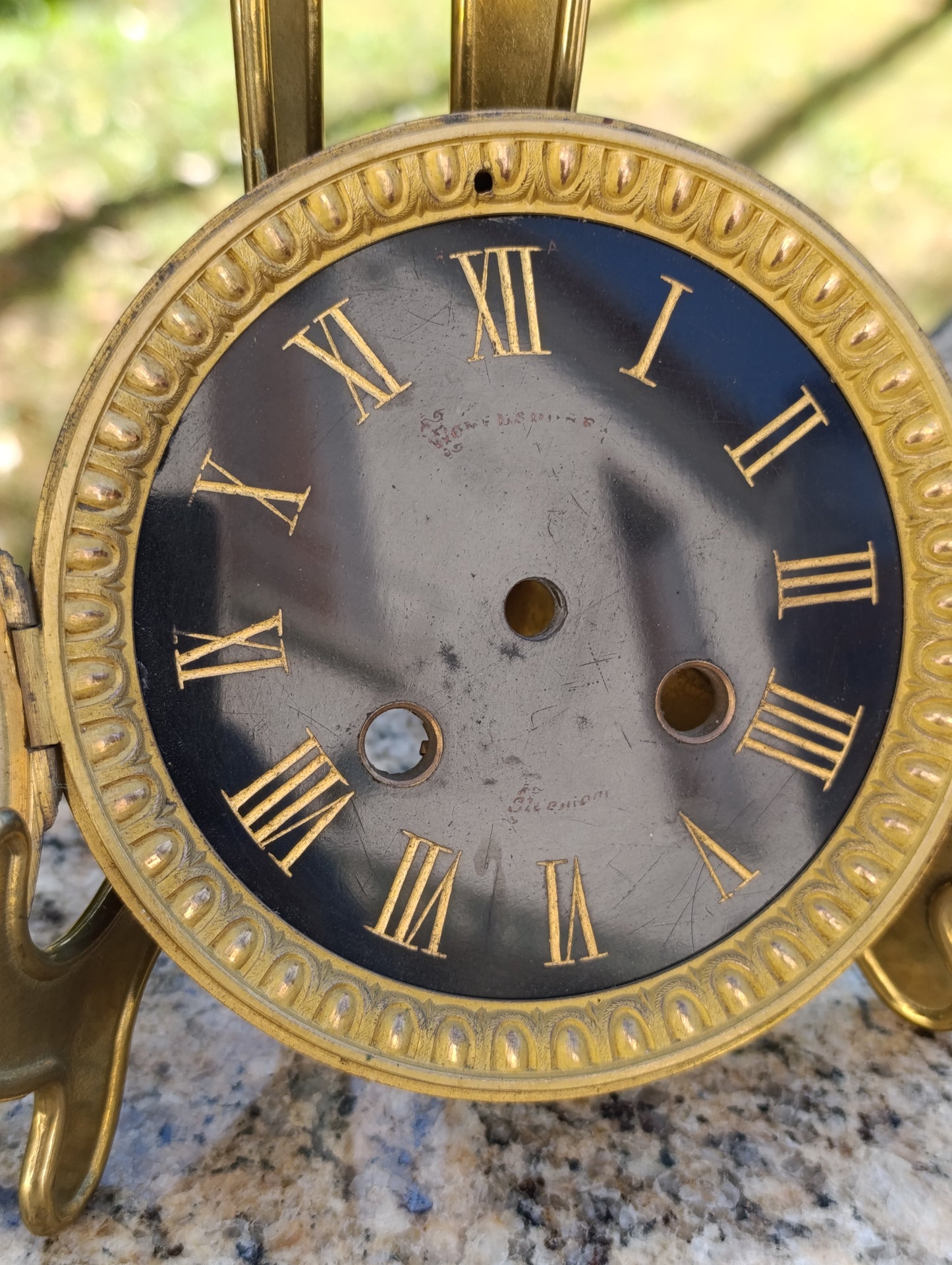 Cadran d'horloge ancienne noir à chiffres romains avec entourage en laiton – 13 cm – pour restauration
