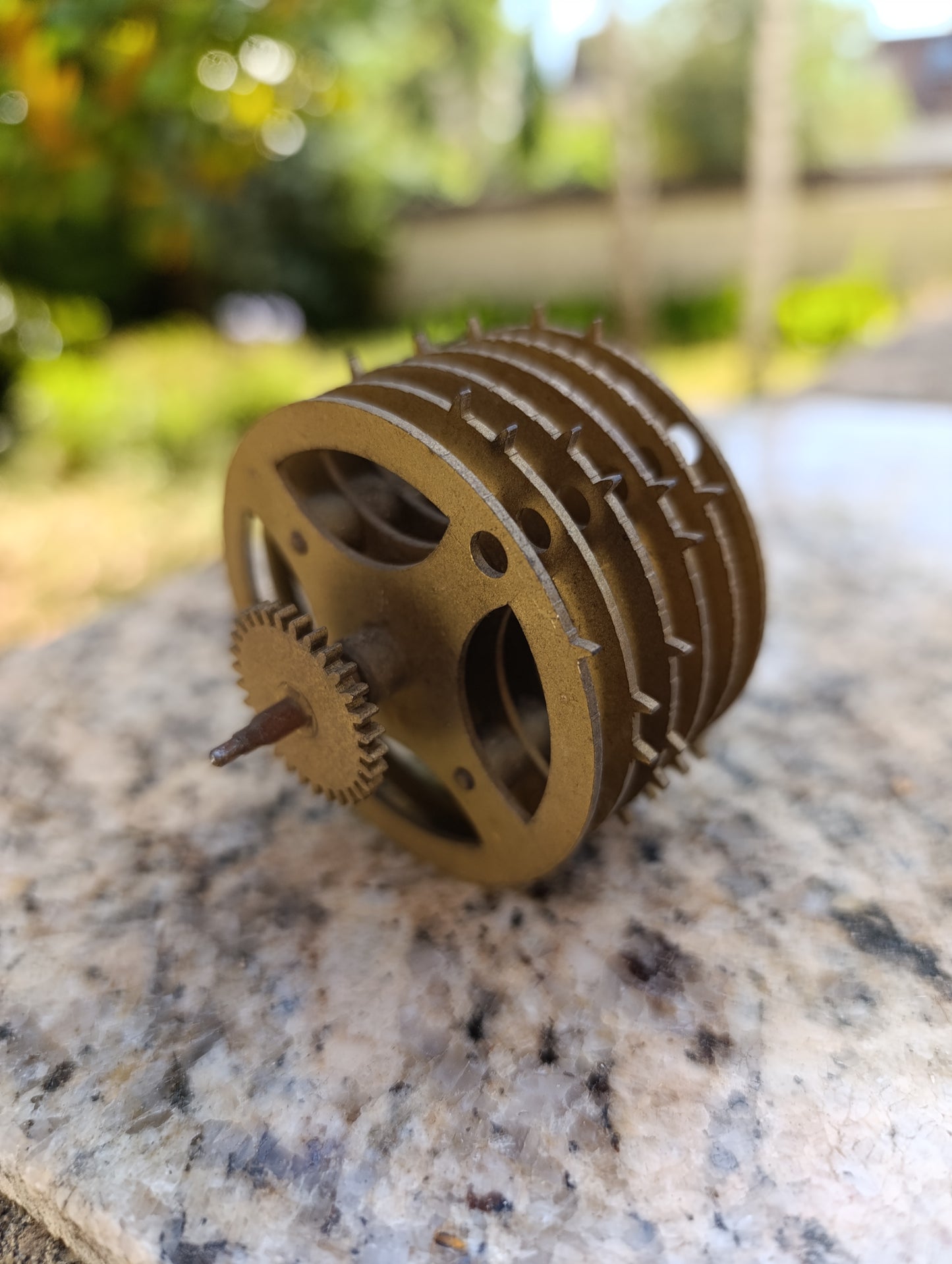 Barillet ancien d'horloge mécanique en laiton – Ø 6,5 cm – pièce détachée