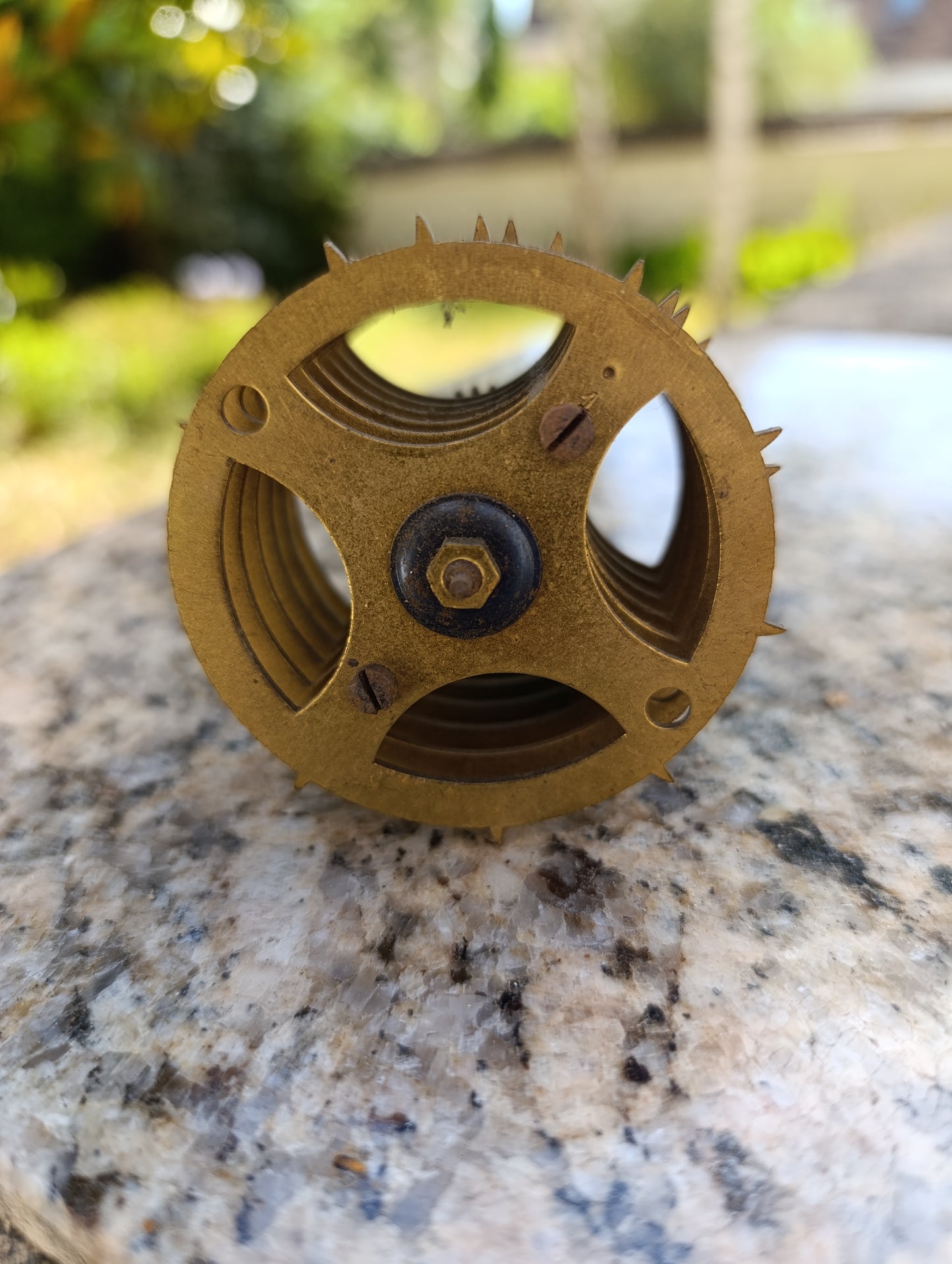 Barillet ancien d'horloge mécanique en laiton – Ø 6,5 cm – pièce détachée