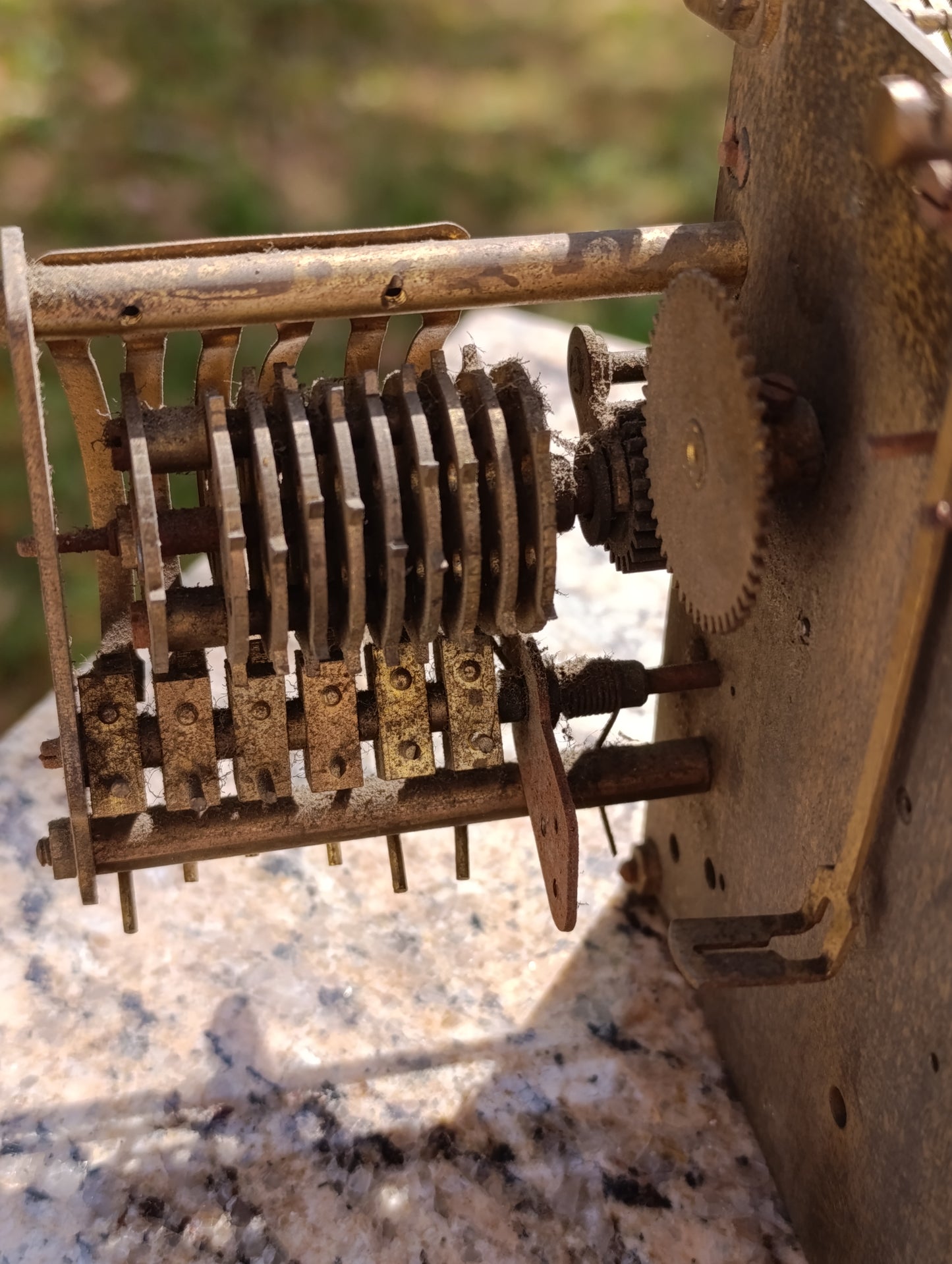 Mouvement d’horloge ancien FISCO à carillon – mécanisme mécanique – pièce détachée à restaurer