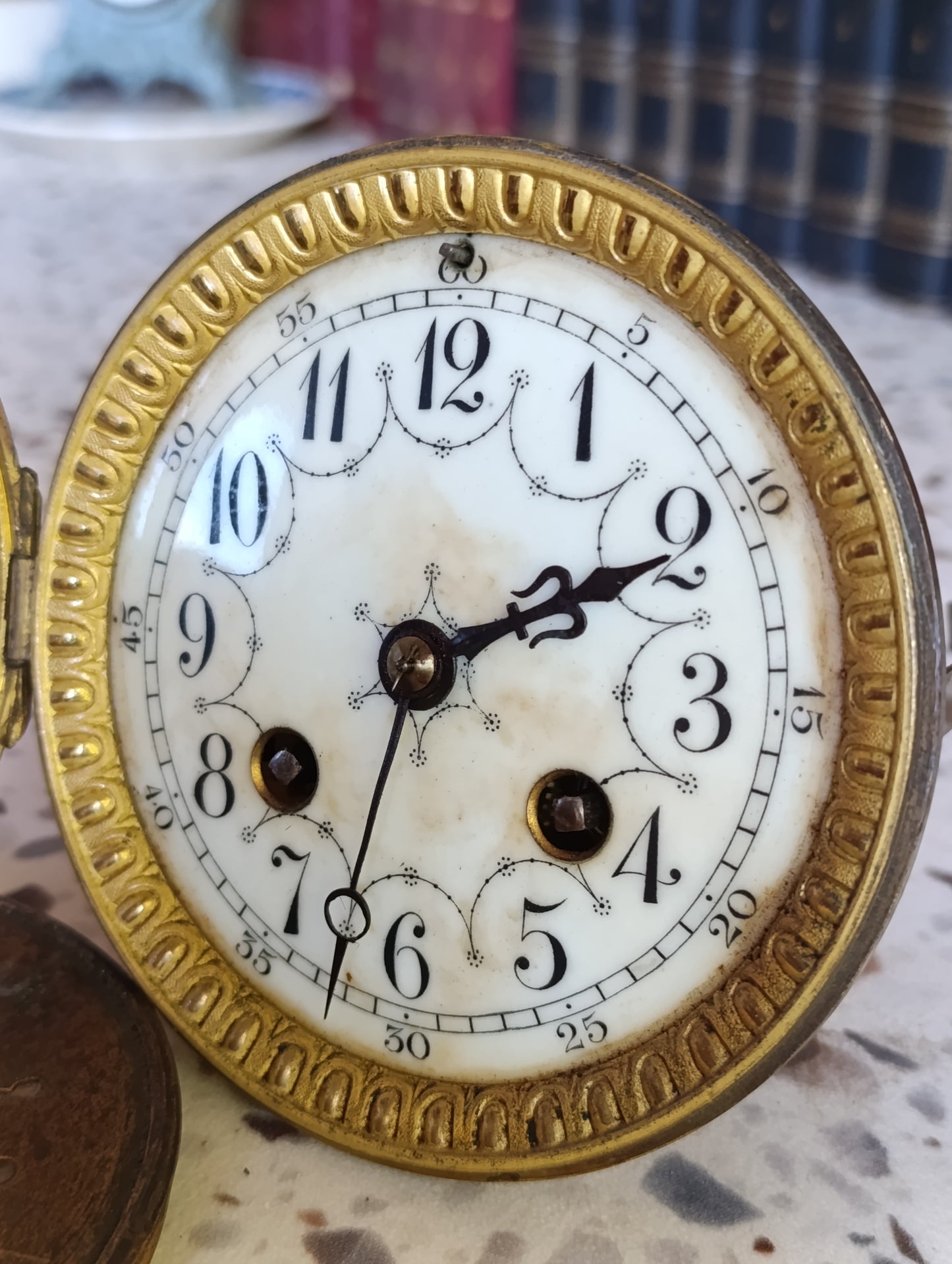 Mouvement d'horloge ancien A.D. Mougin avec cadran émaillé