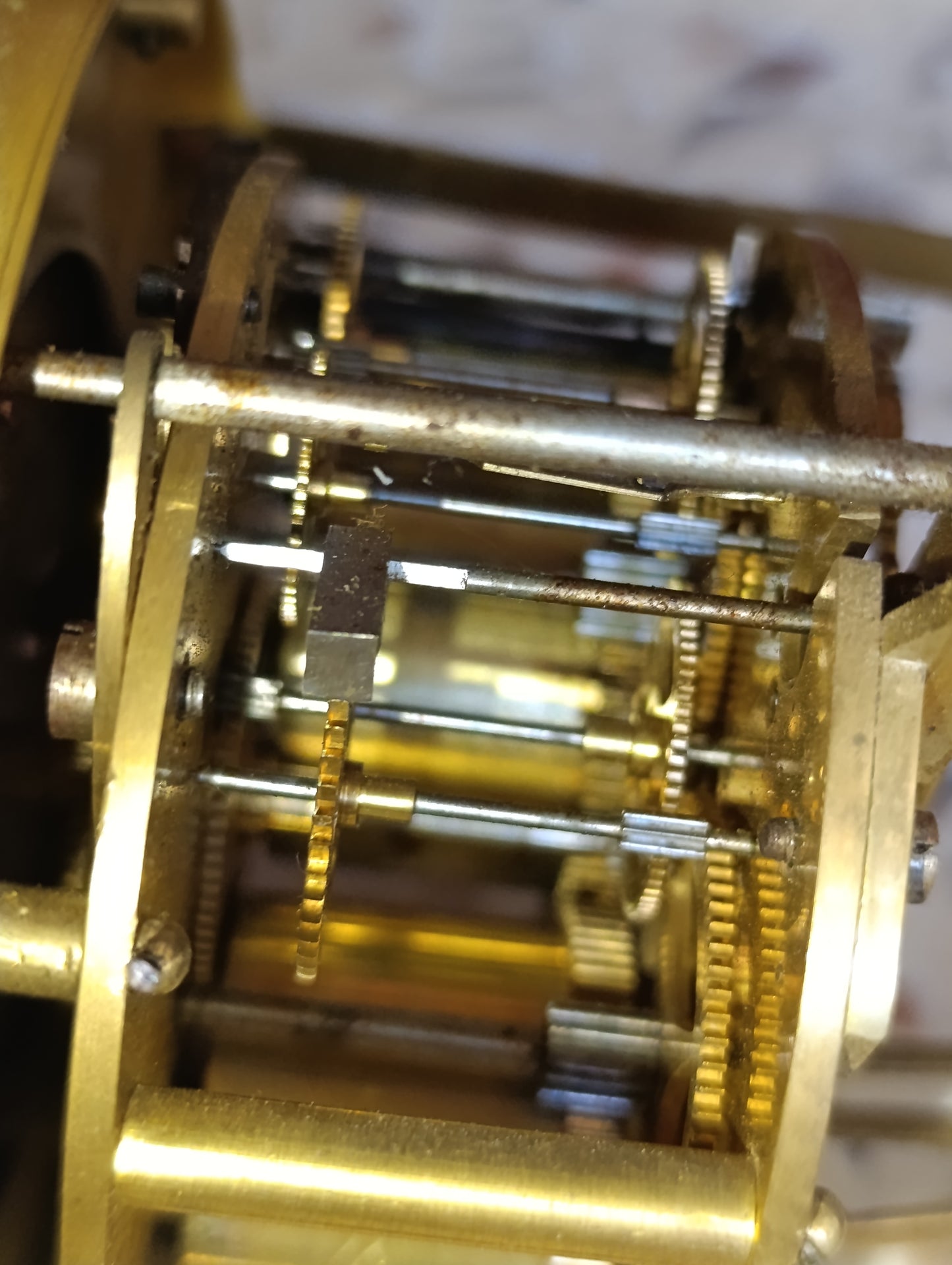 Mouvement d'horloge ancien A.D. Mougin avec cadran émaillé
