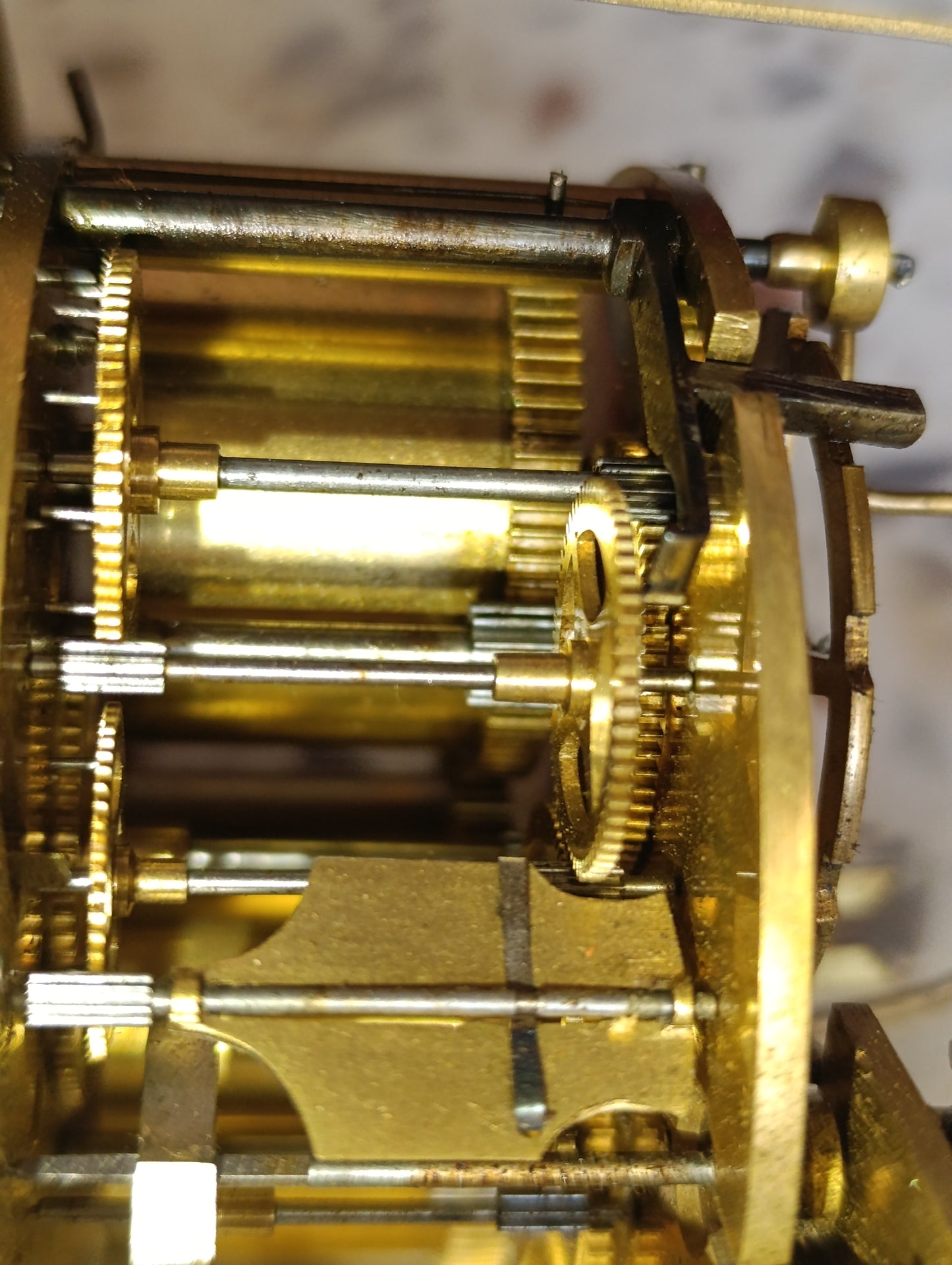 Mouvement d'horloge ancien A.D. Mougin avec cadran émaillé