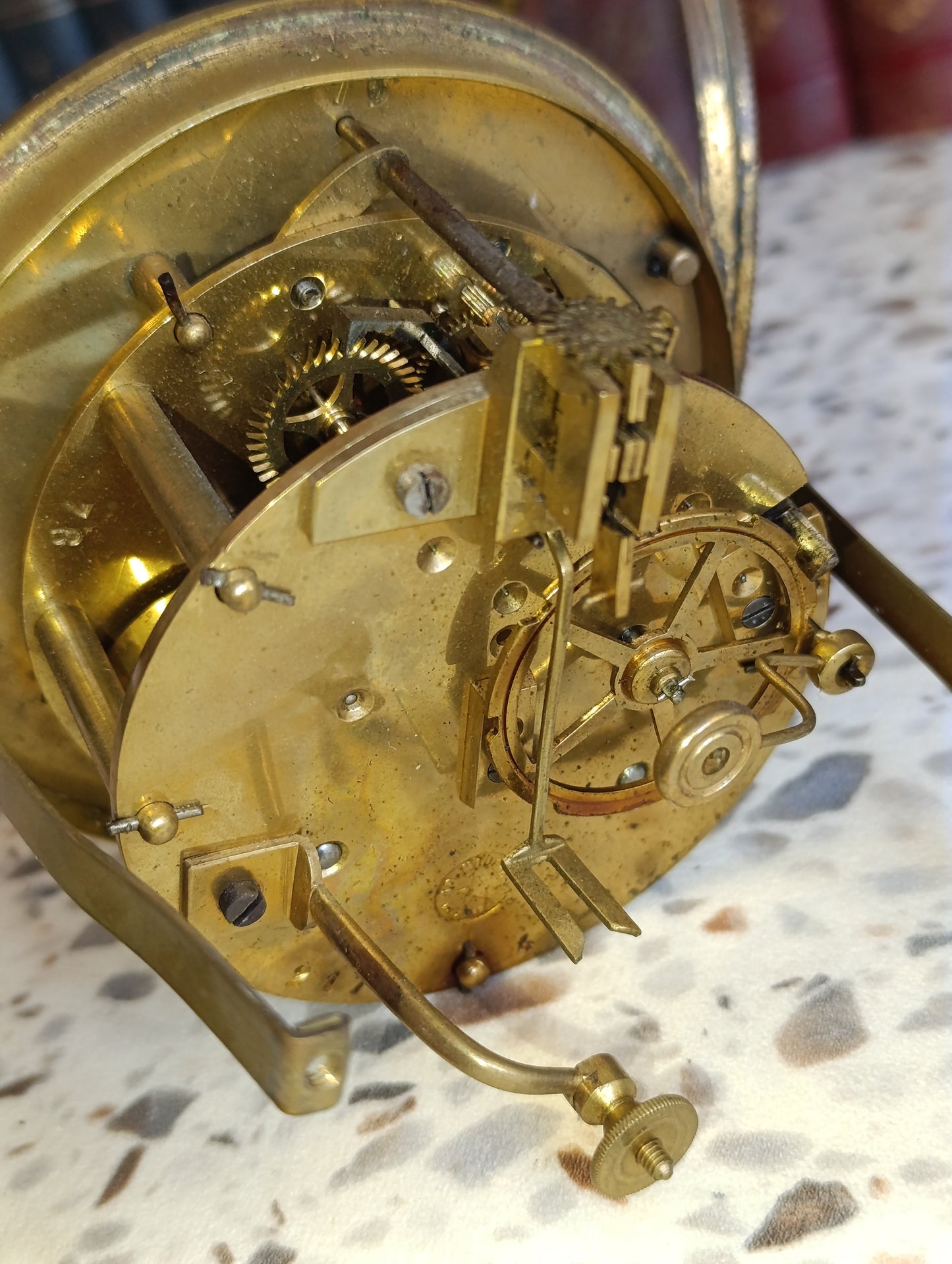 Mouvement d'horloge ancien A.D. Mougin avec cadran émaillé