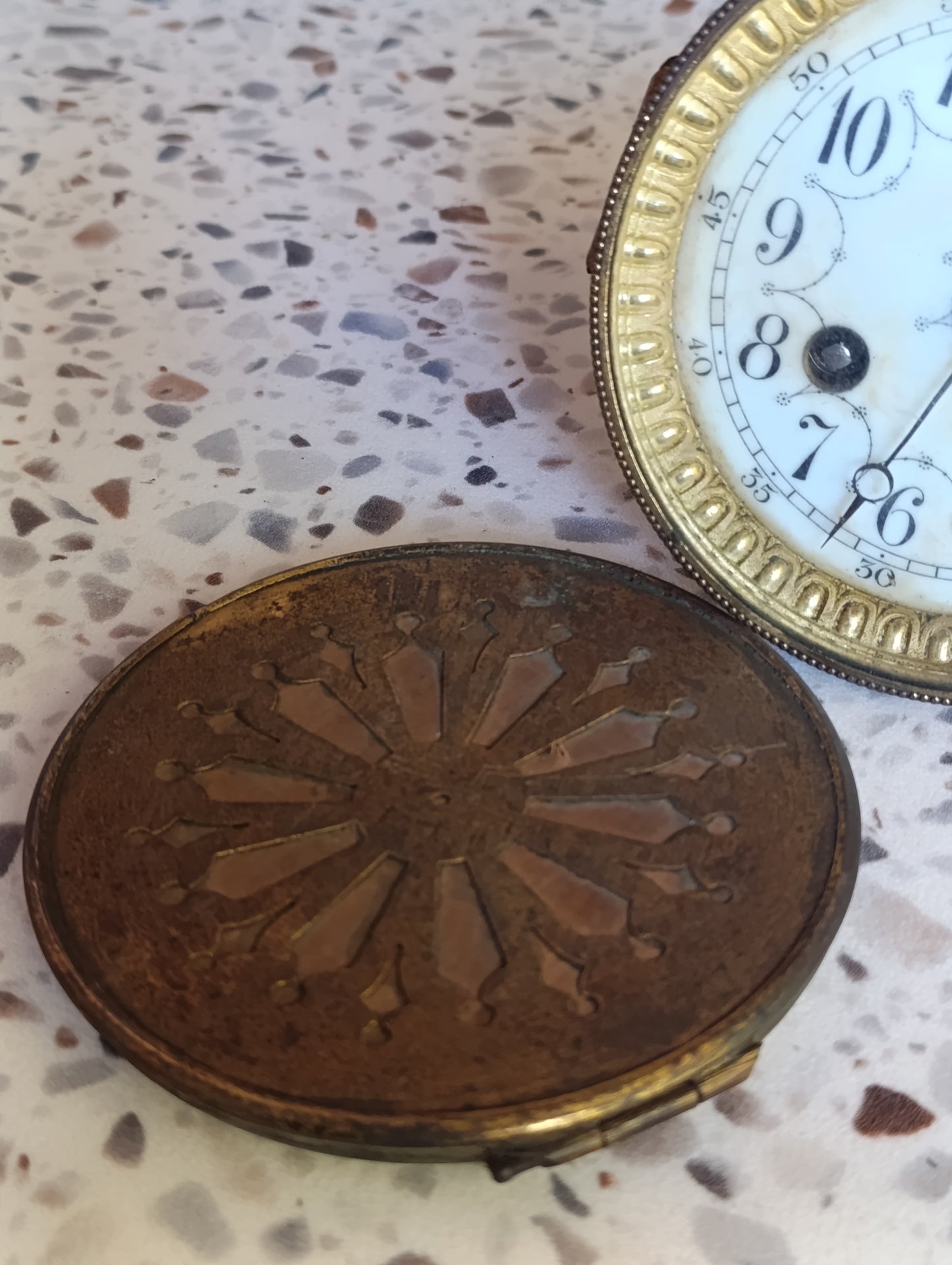 Mouvement d'horloge ancien A.D. Mougin avec cadran émaillé