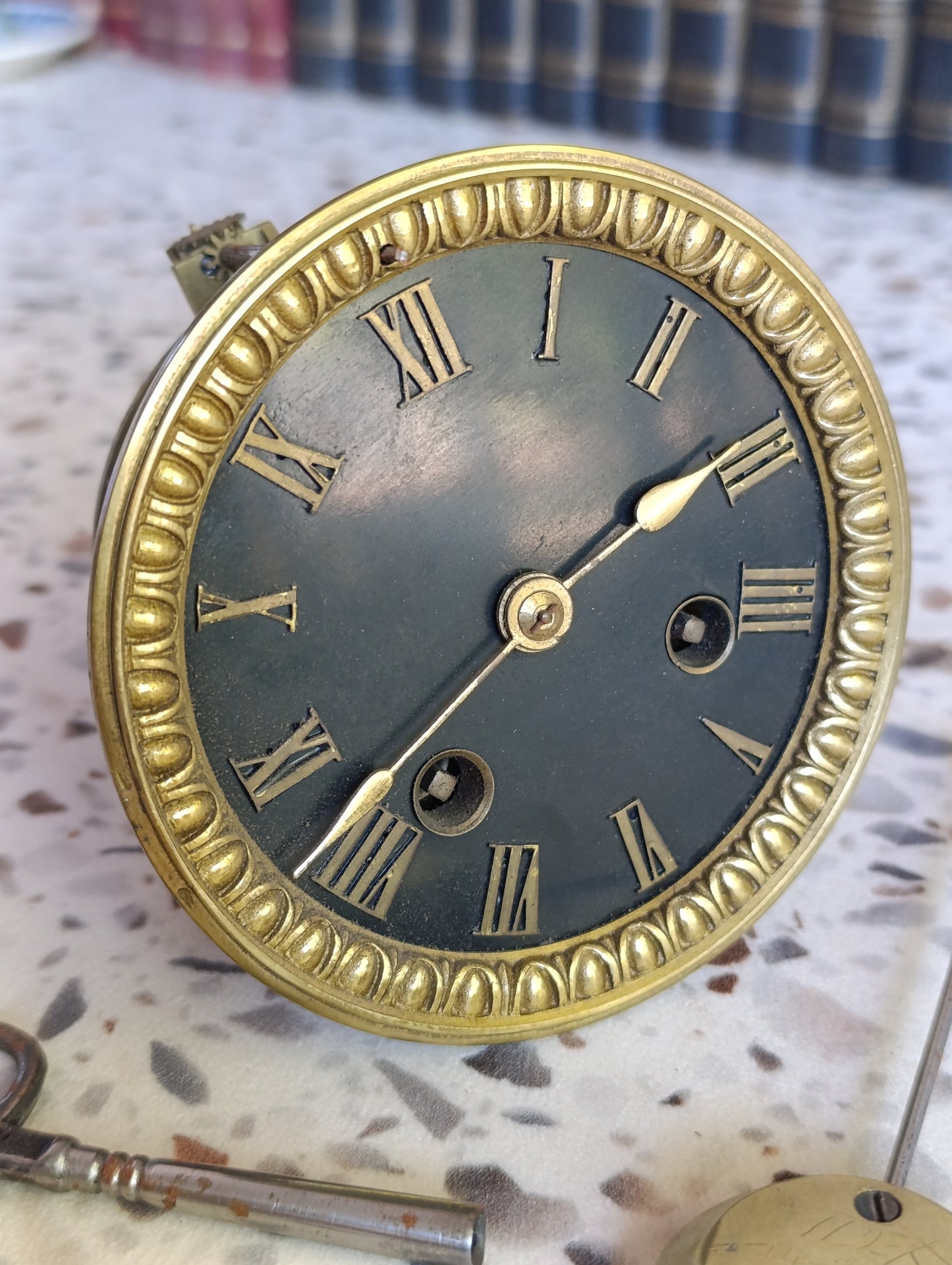 Mouvement d'horloge ancien E.Gaillot Fabt Paris avec cadran noir