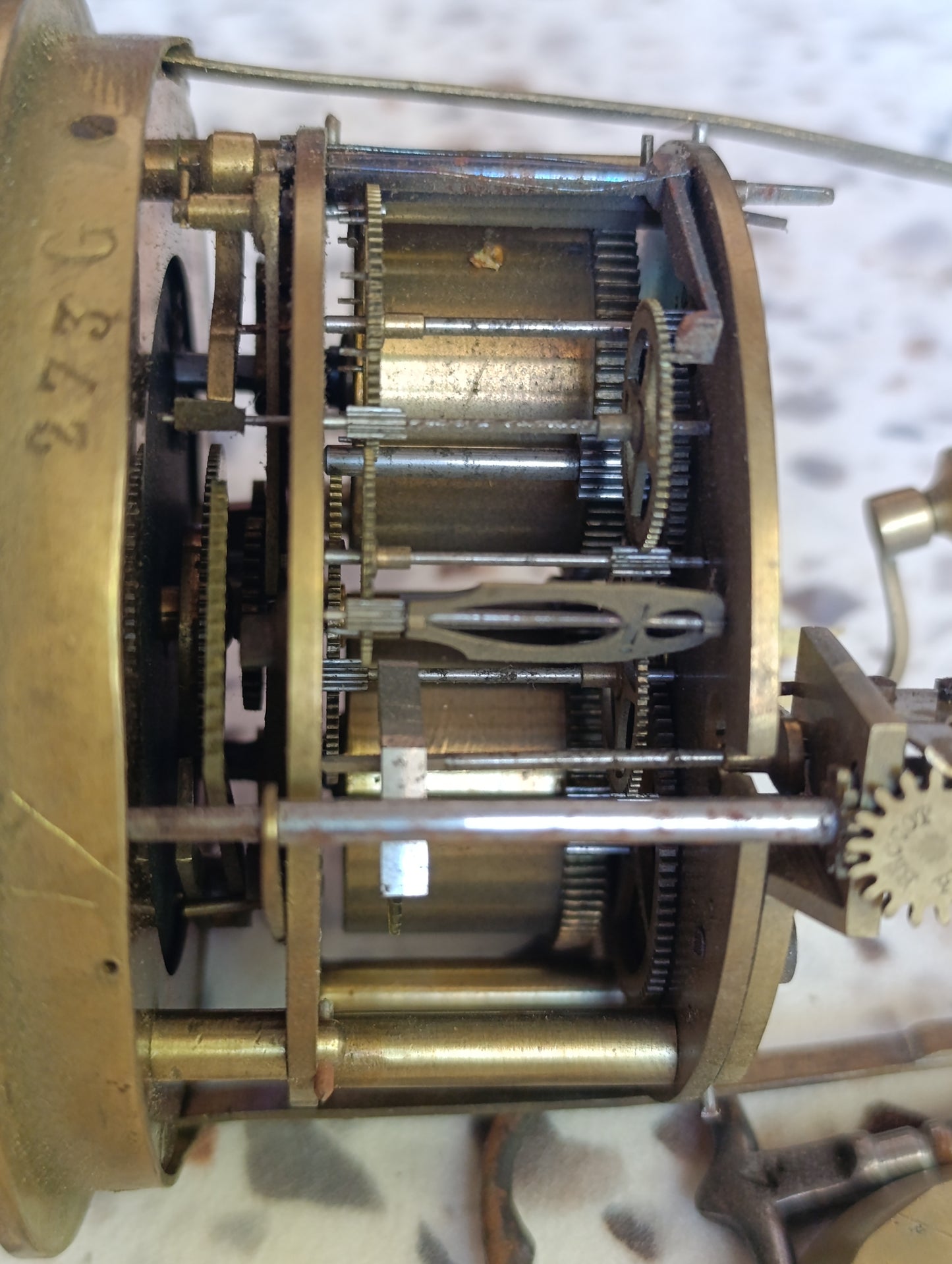 Mouvement d'horloge ancien E.Gaillot Fabt Paris avec cadran noir