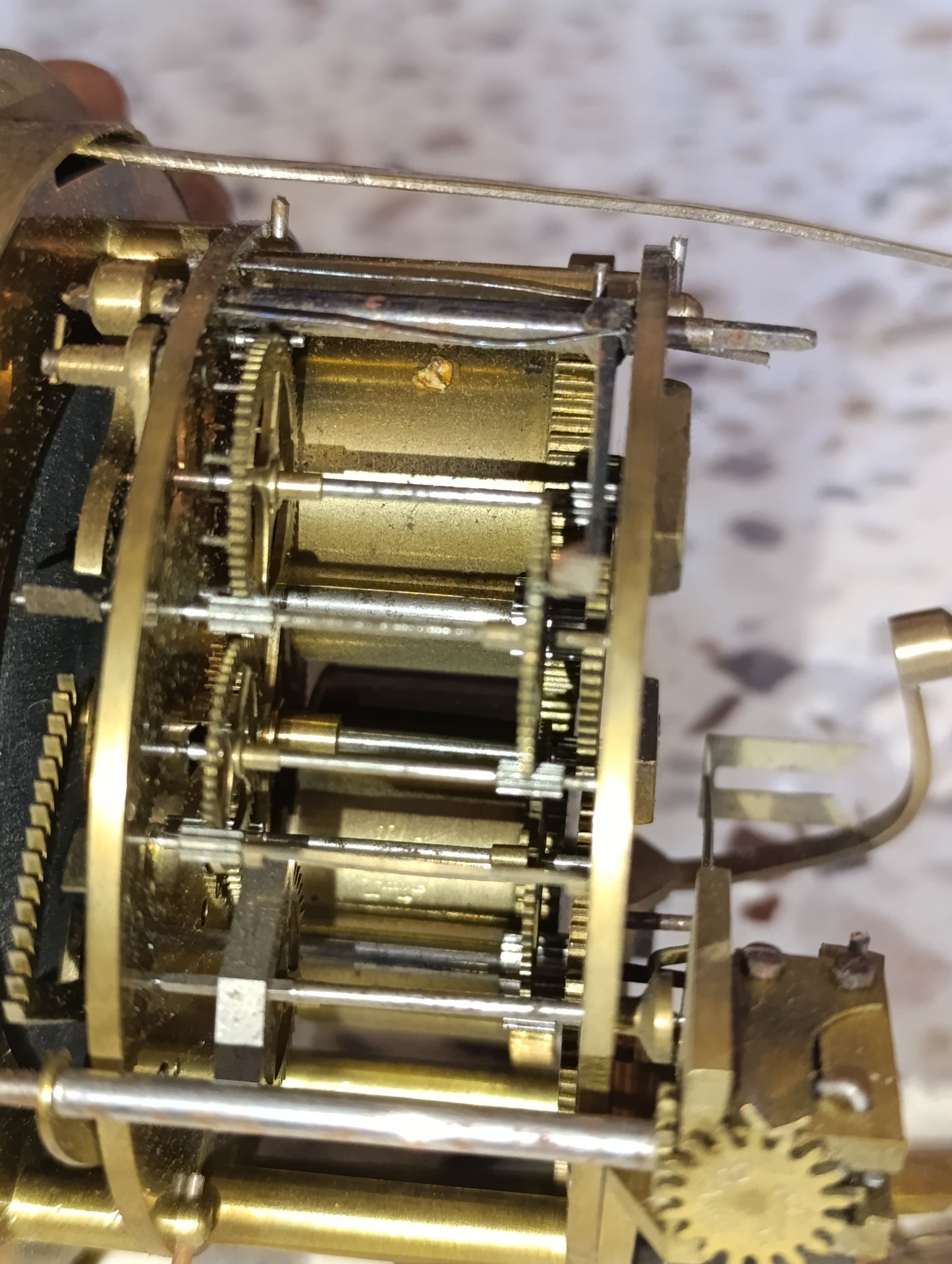 Mouvement d'horloge ancien E.Gaillot Fabt Paris avec cadran noir