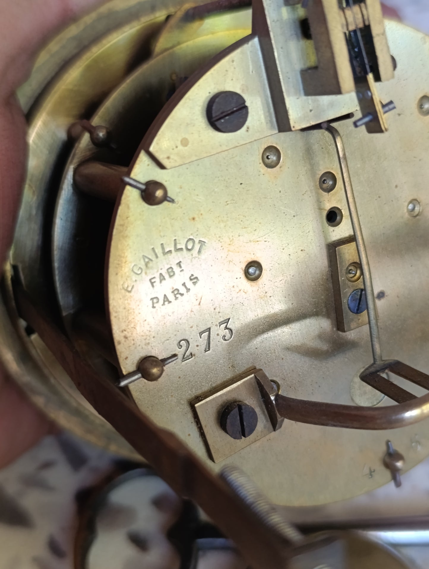 Mouvement d'horloge ancien E.Gaillot Fabt Paris avec cadran noir