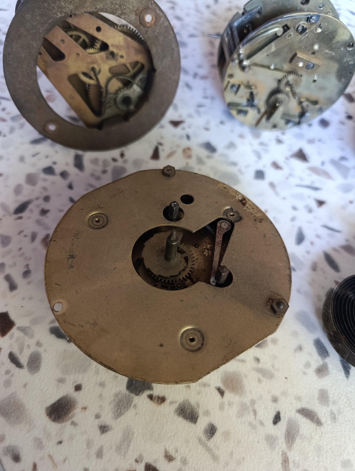 Lot de 5 mécanismes d’horlogerie anciens pour pendule et réveil – À restaurer ou pour pièces