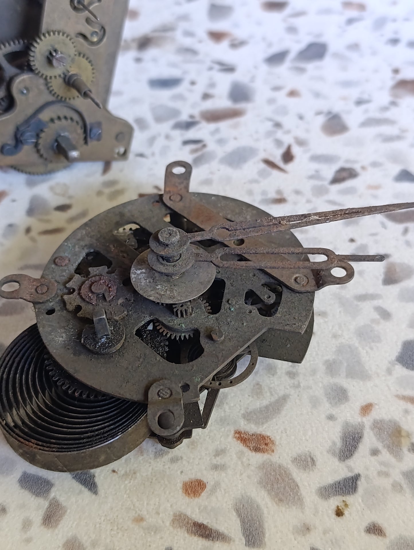 Lot de 5 mécanismes d’horlogerie anciens pour pendule et réveil – À restaurer ou pour pièces
